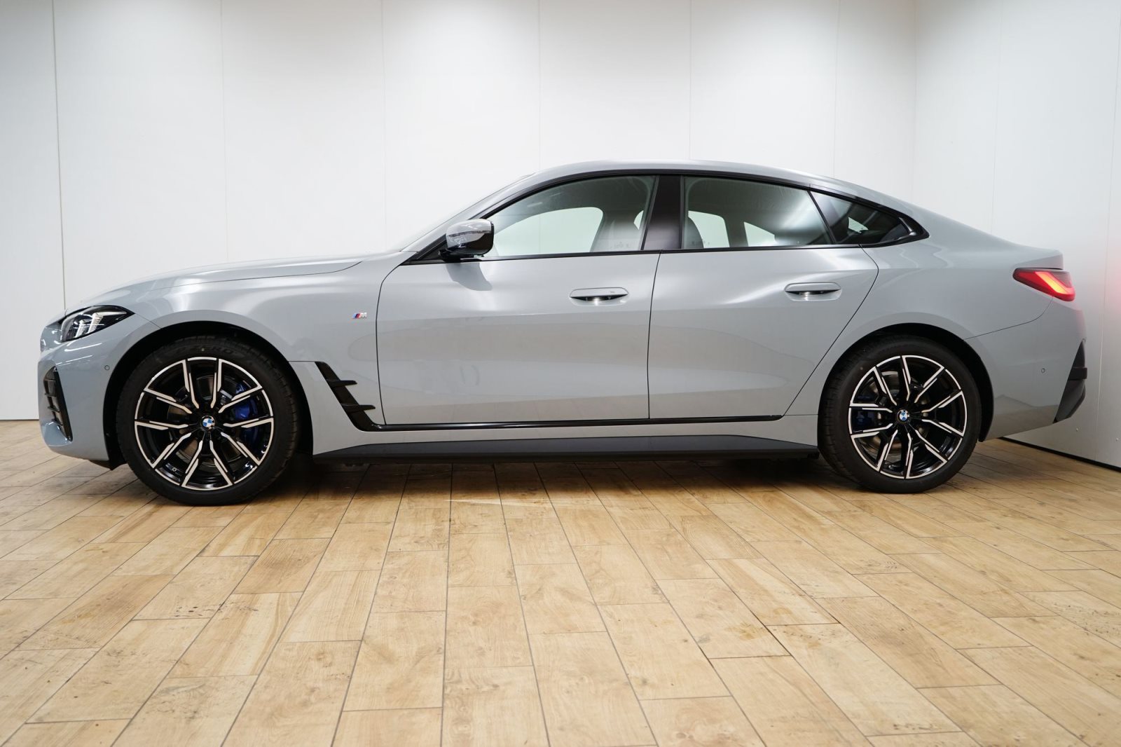 Fahrzeugabbildung BMW i4 eDrive35 [M Sport, ACC, 19 LMR, RFK, SHZ]