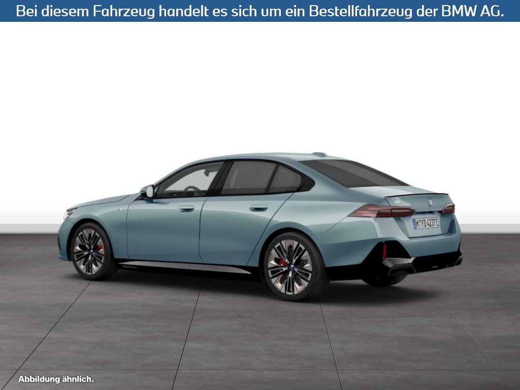 Fahrzeugabbildung BMW i5 eDrive40 Limousine