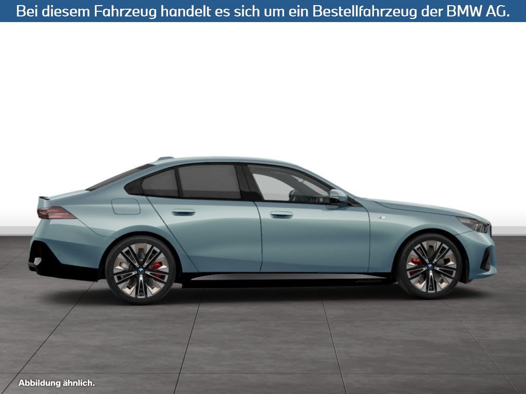 Fahrzeugabbildung BMW i5 eDrive40 Limousine