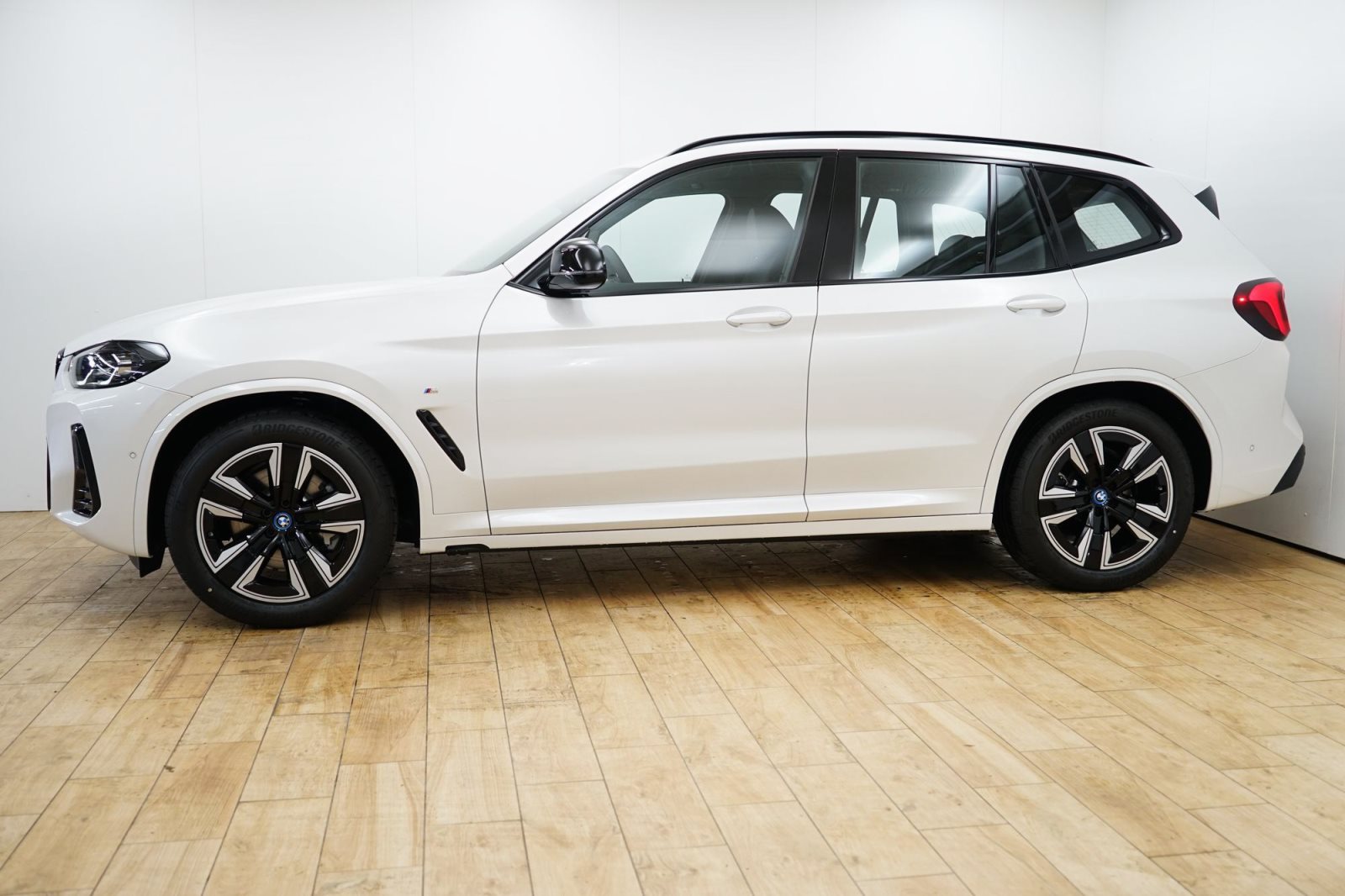 Fahrzeugabbildung BMW iX3 [Inspiring, AHK, Driv Prof., RFK, SHZ, GSD]