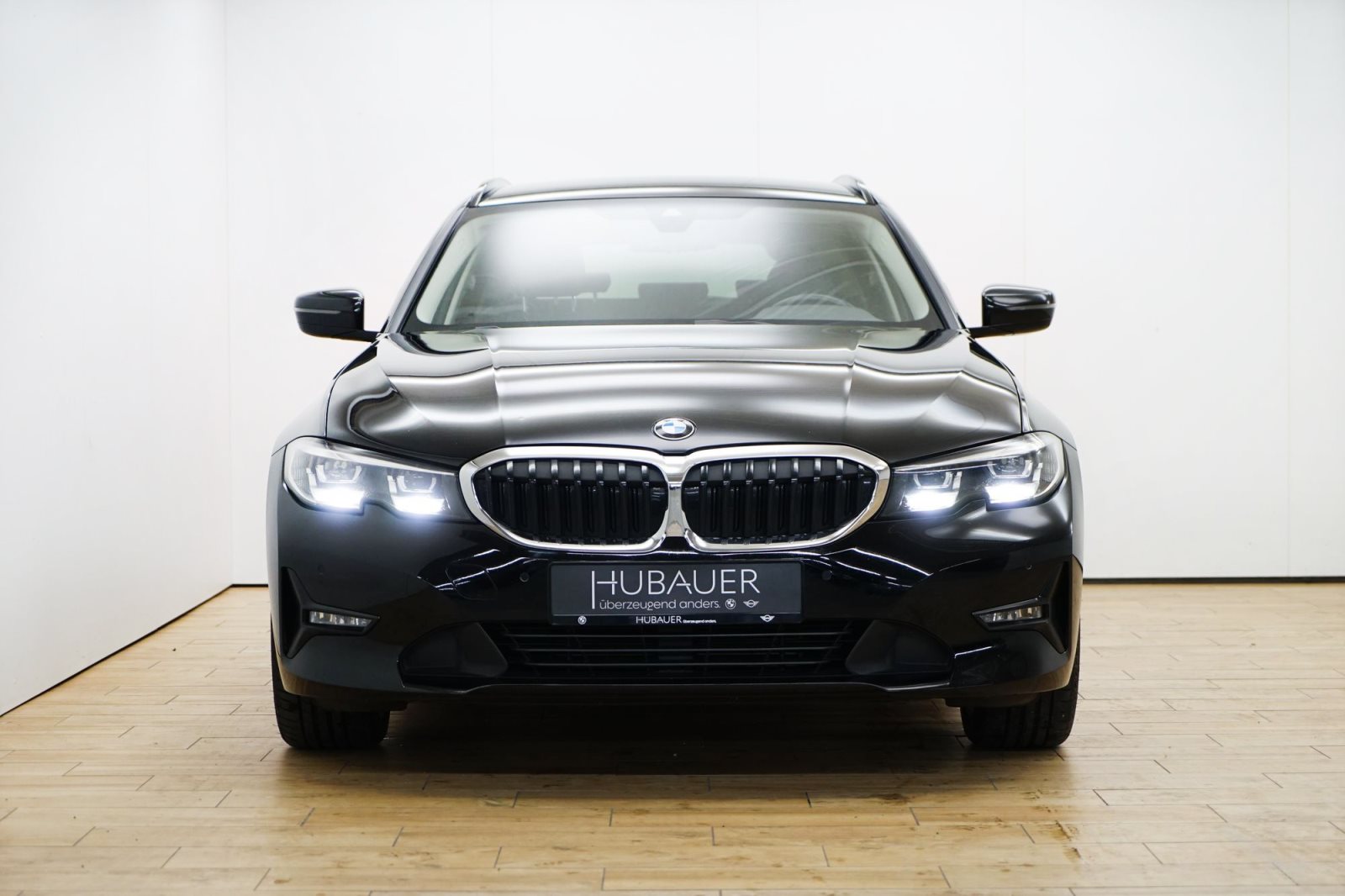 Fahrzeugabbildung BMW 320d xDrive Touring [Advantage, LC Prof., PDC]