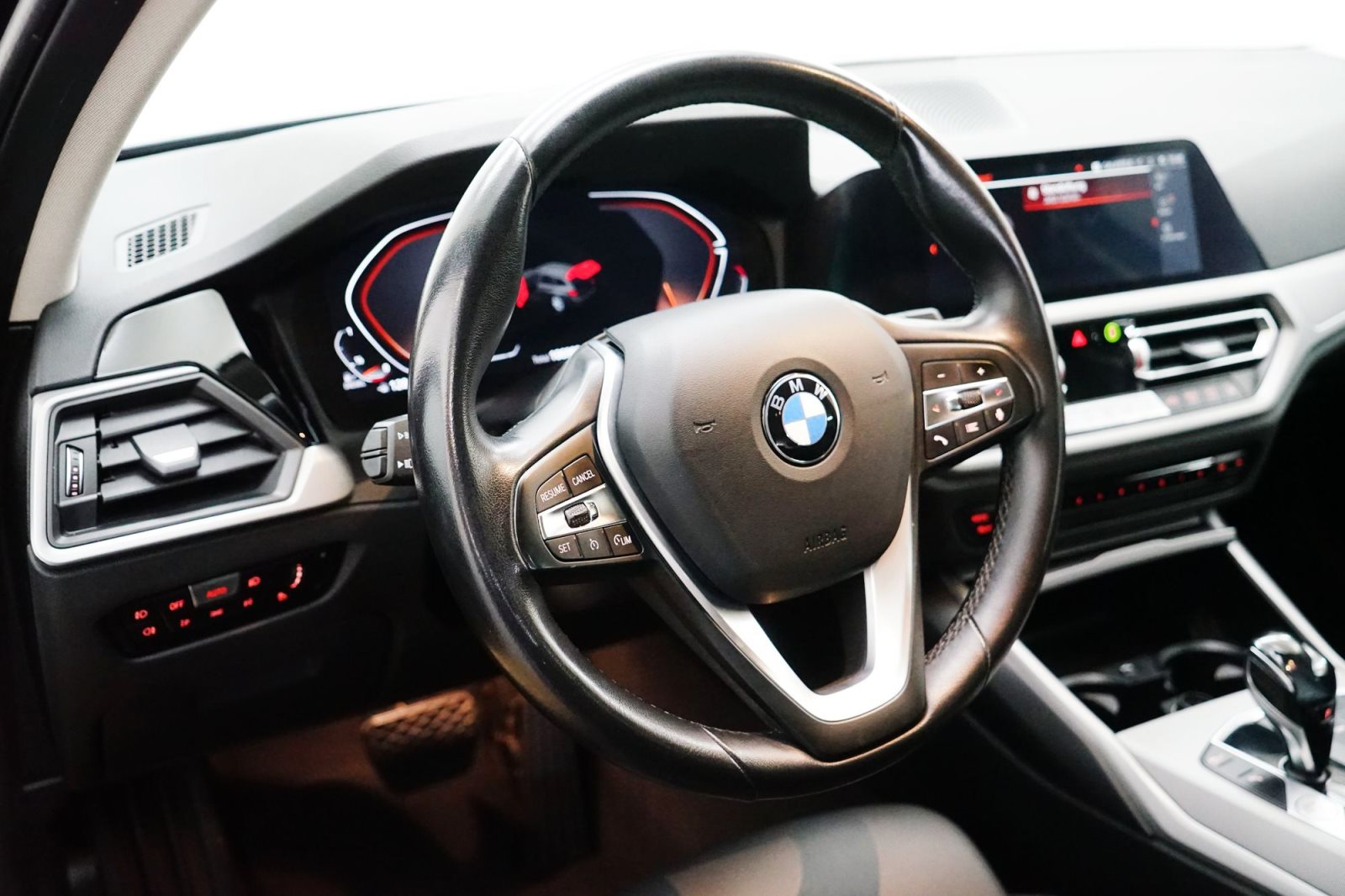 Fahrzeugabbildung BMW 320d xDrive Touring [Advantage, LC Prof., PDC]