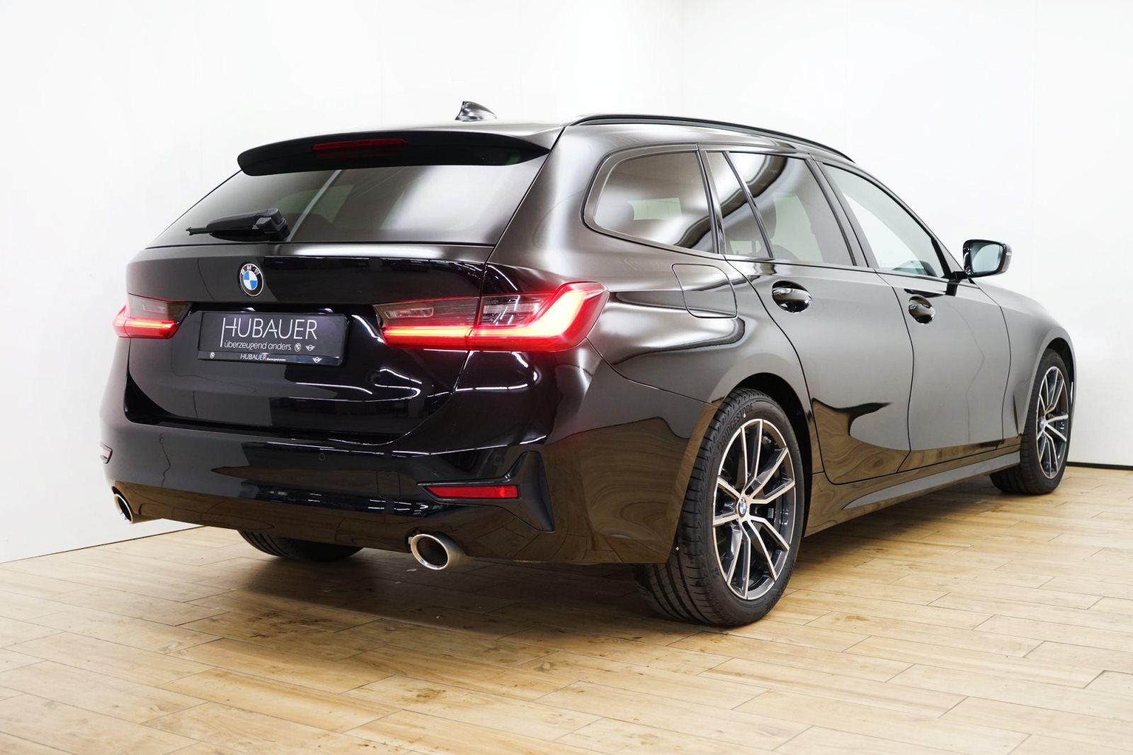 Fahrzeugabbildung BMW 320d xDrive Touring [Advantage, LC Prof., PDC]