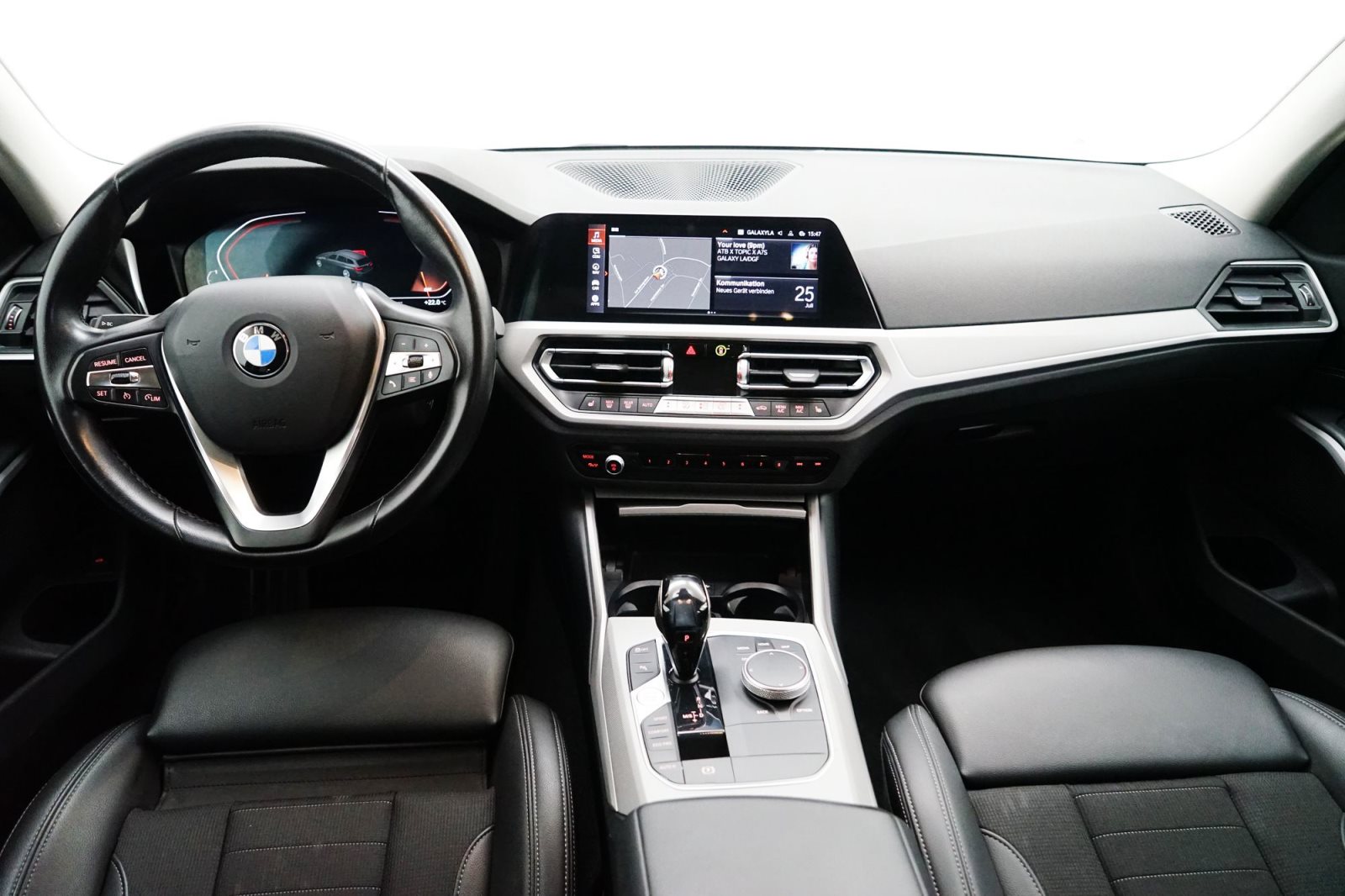 Fahrzeugabbildung BMW 320d xDrive Touring [Advantage, LC Prof., PDC]