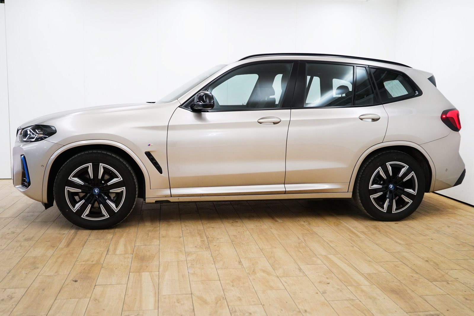 Fahrzeugabbildung BMW iX3 [Inspiring, M Sport, Live Cockpit Prof.]