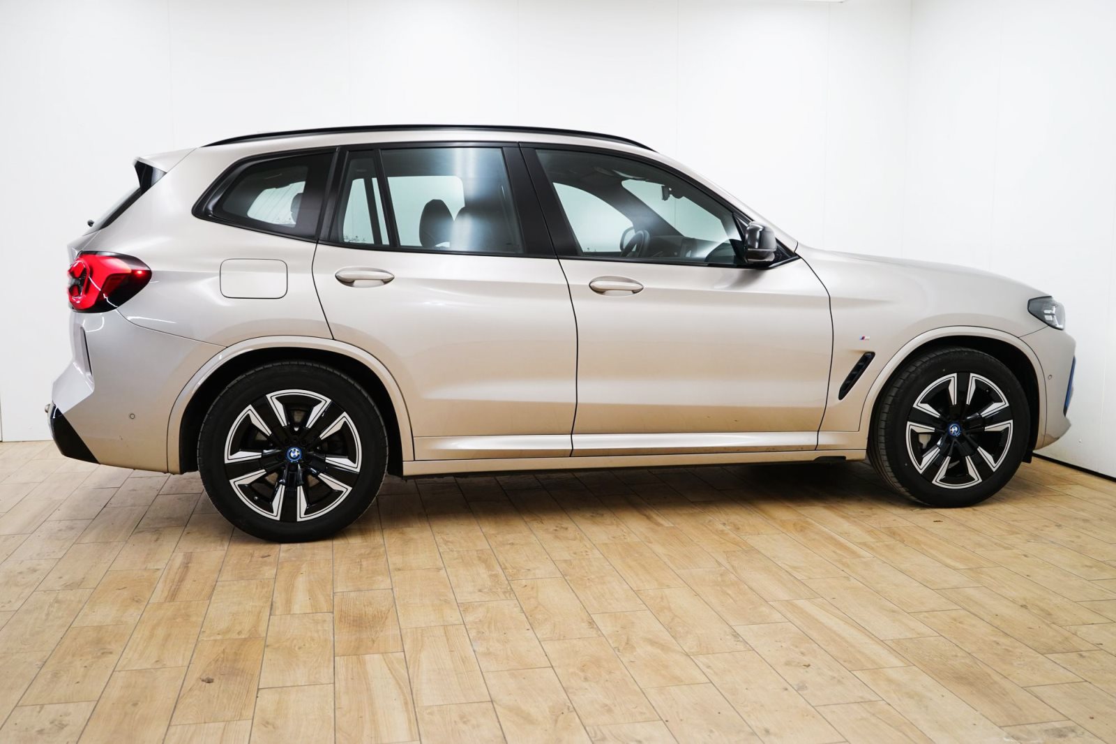 Fahrzeugabbildung BMW iX3 [Inspiring, M Sport, Live Cockpit Prof.]