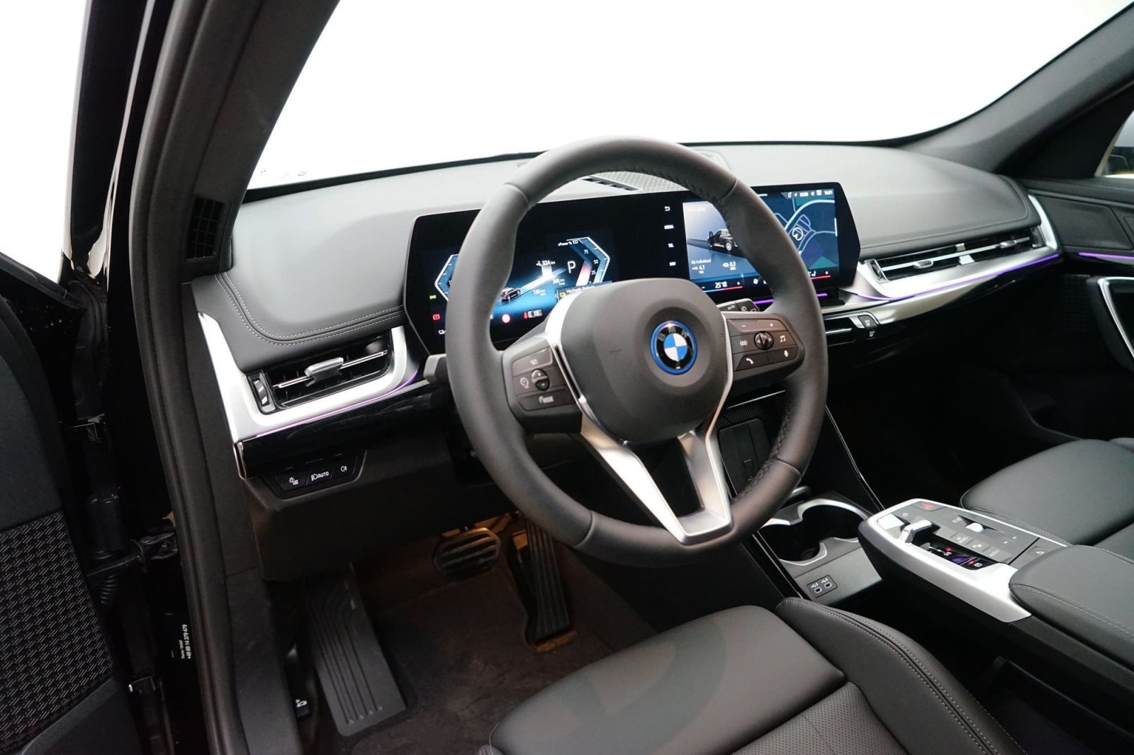 Fahrzeugabbildung BMW iX1 eDrive20 [xLine, LED, AHK, 360°, 18 LMR]