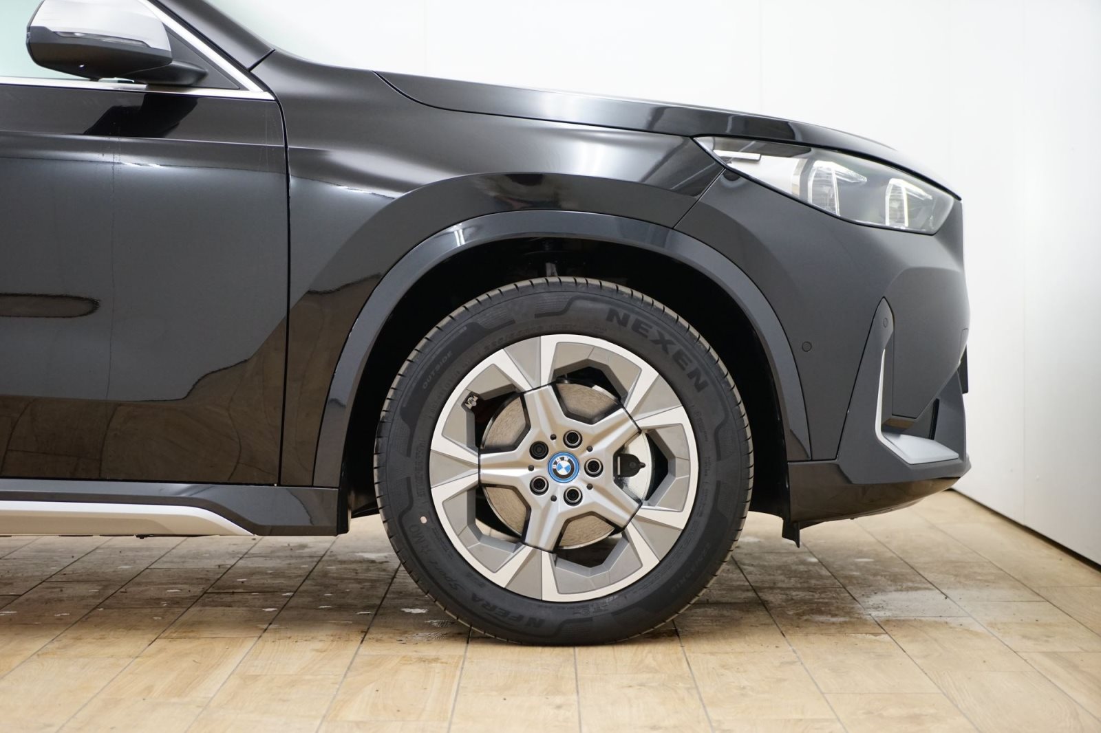 Fahrzeugabbildung BMW iX1 eDrive20 [xLine, LED, AHK, 360°, 18 LMR]