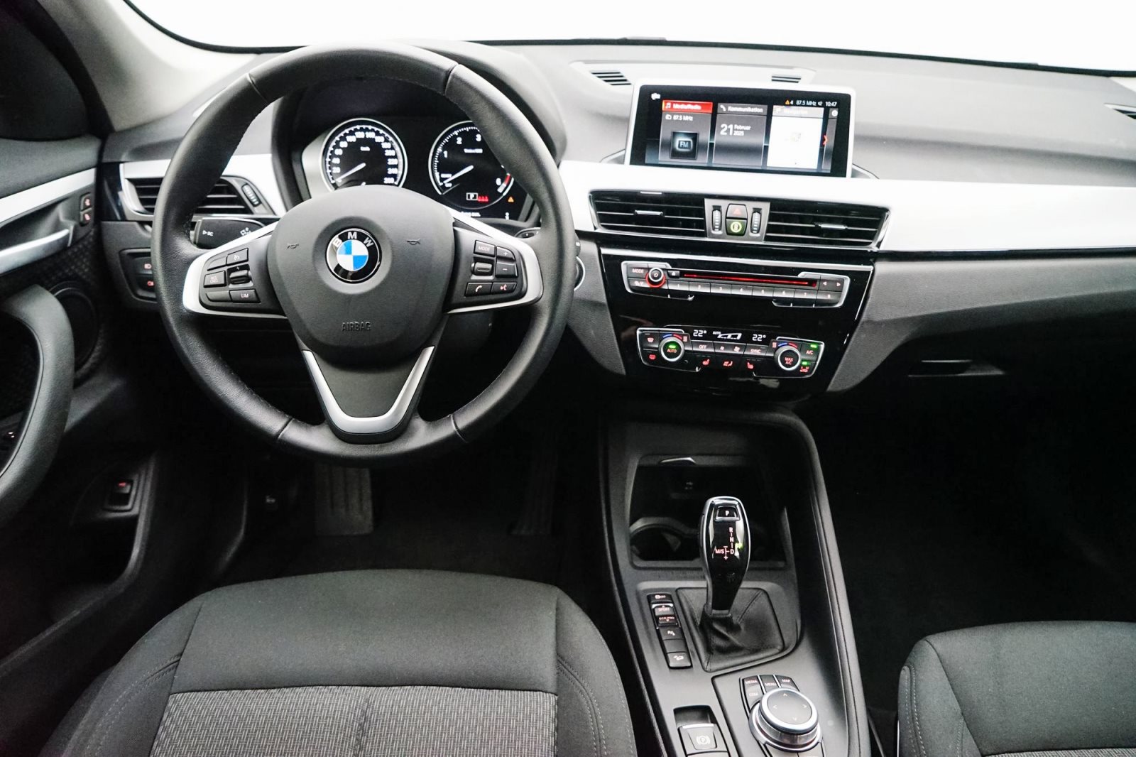 Fahrzeugabbildung BMW X1 xDrive20d [Advantage, Navi, LED, PDC, 17 LM]