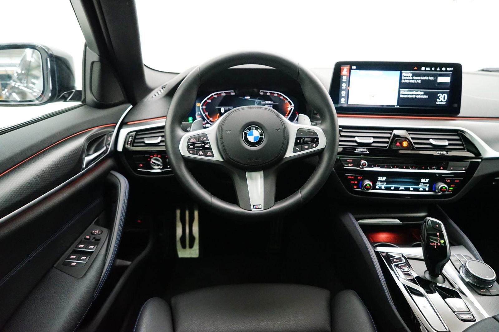 Fahrzeugabbildung BMW 520i Touring [M Sport, HUD, ACC, AHK, Laser, GSD]