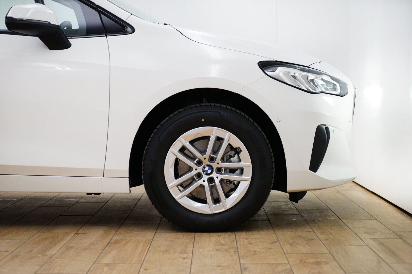 Fahrzeugabbildung BMW 220i Active Tourer [Navi, AHK, RFK, SHZ, LED]