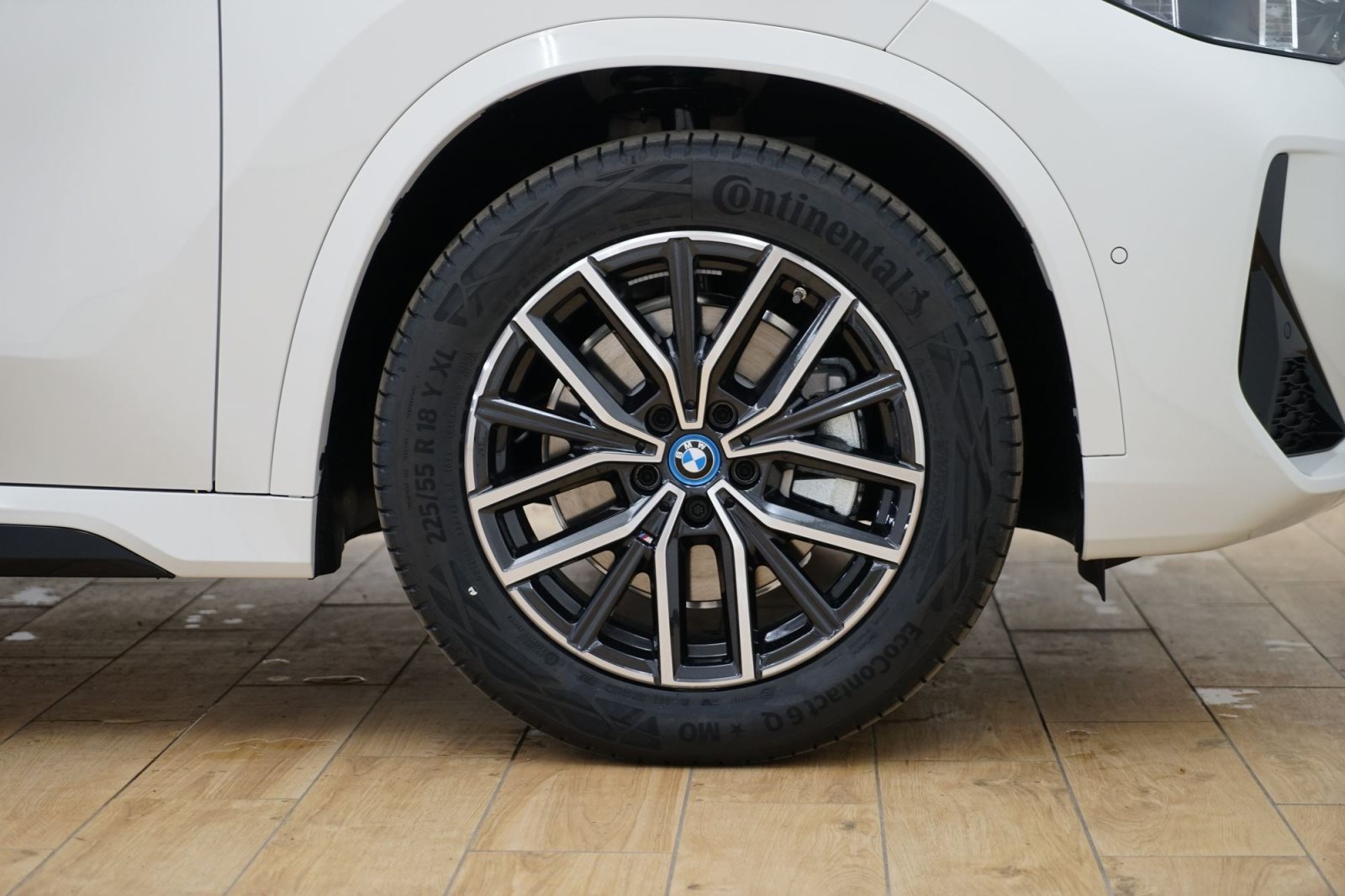 Fahrzeugabbildung BMW iX1 xDrive30 [M Sport, Navi, AHK, ACC, RFK, SHZ]