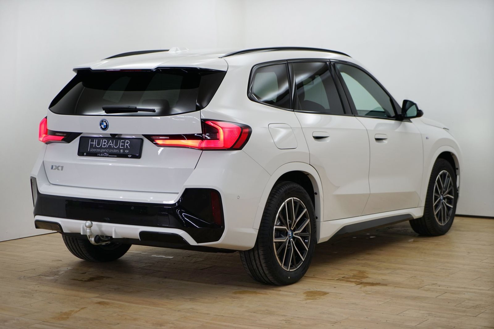 Fahrzeugabbildung BMW iX1 xDrive30 [M Sport, Navi, AHK, ACC, RFK, SHZ]