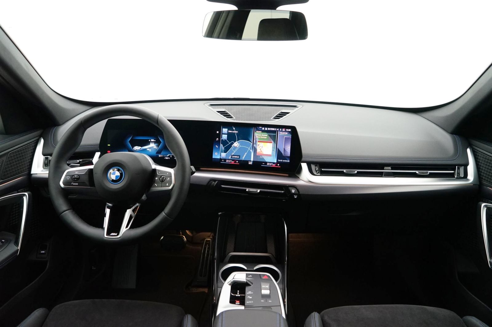 Fahrzeugabbildung BMW iX1 xDrive30 [M Sport, Navi, AHK, ACC, RFK, SHZ]