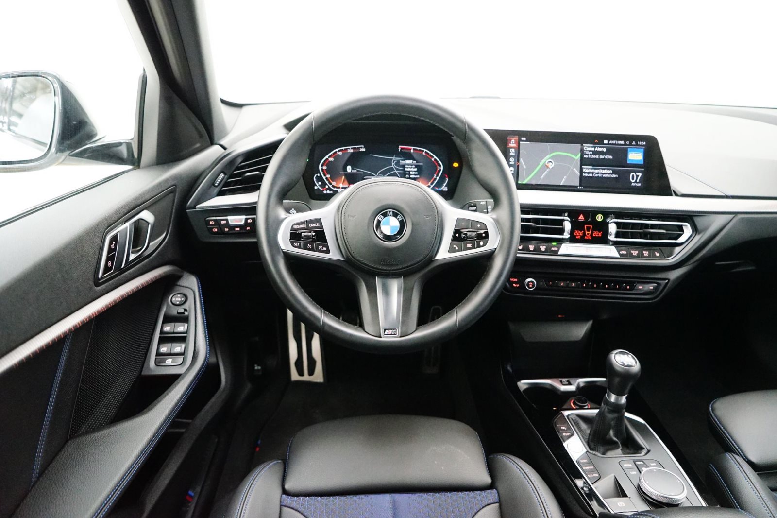 Fahrzeugabbildung BMW 118i 5-Türer [M Sport, Live Cockpit Prof., PDC]