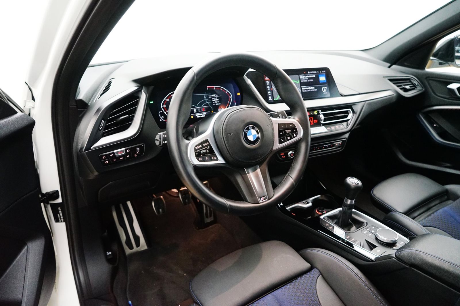 Fahrzeugabbildung BMW 118i 5-Türer [M Sport, Live Cockpit Prof., PDC]