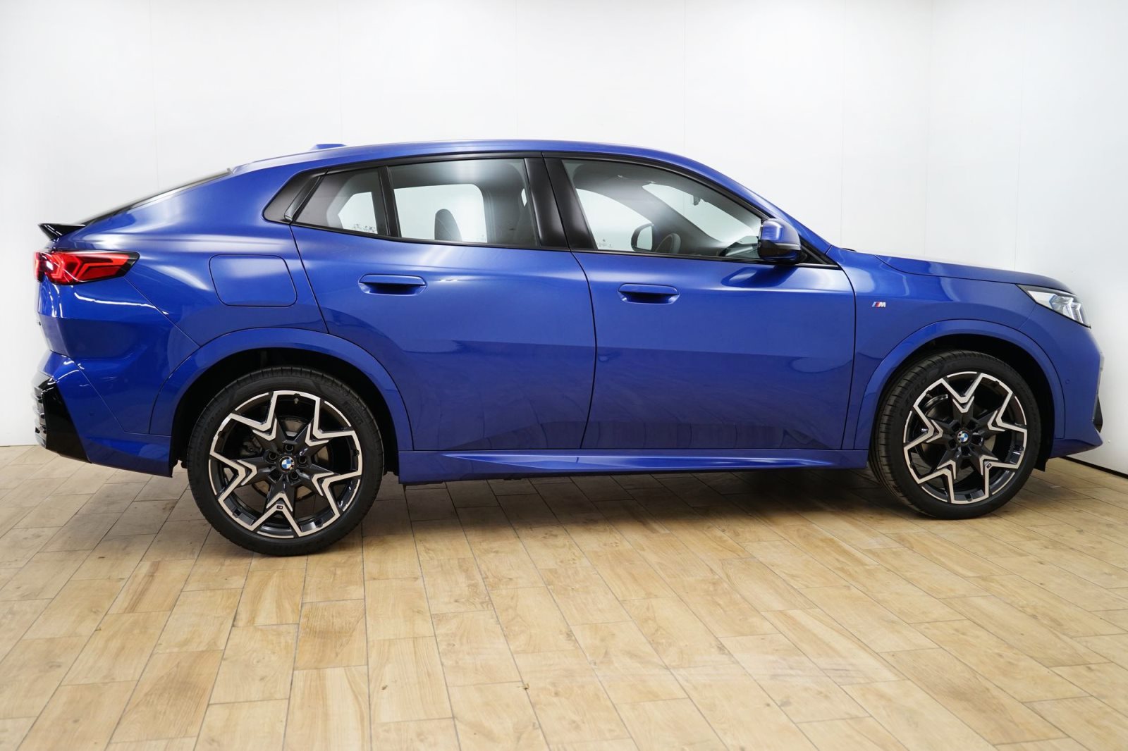 Fahrzeugabbildung BMW X2 sDrive18d Modell 24 [M Sport, HUD, ACC, 20 ]