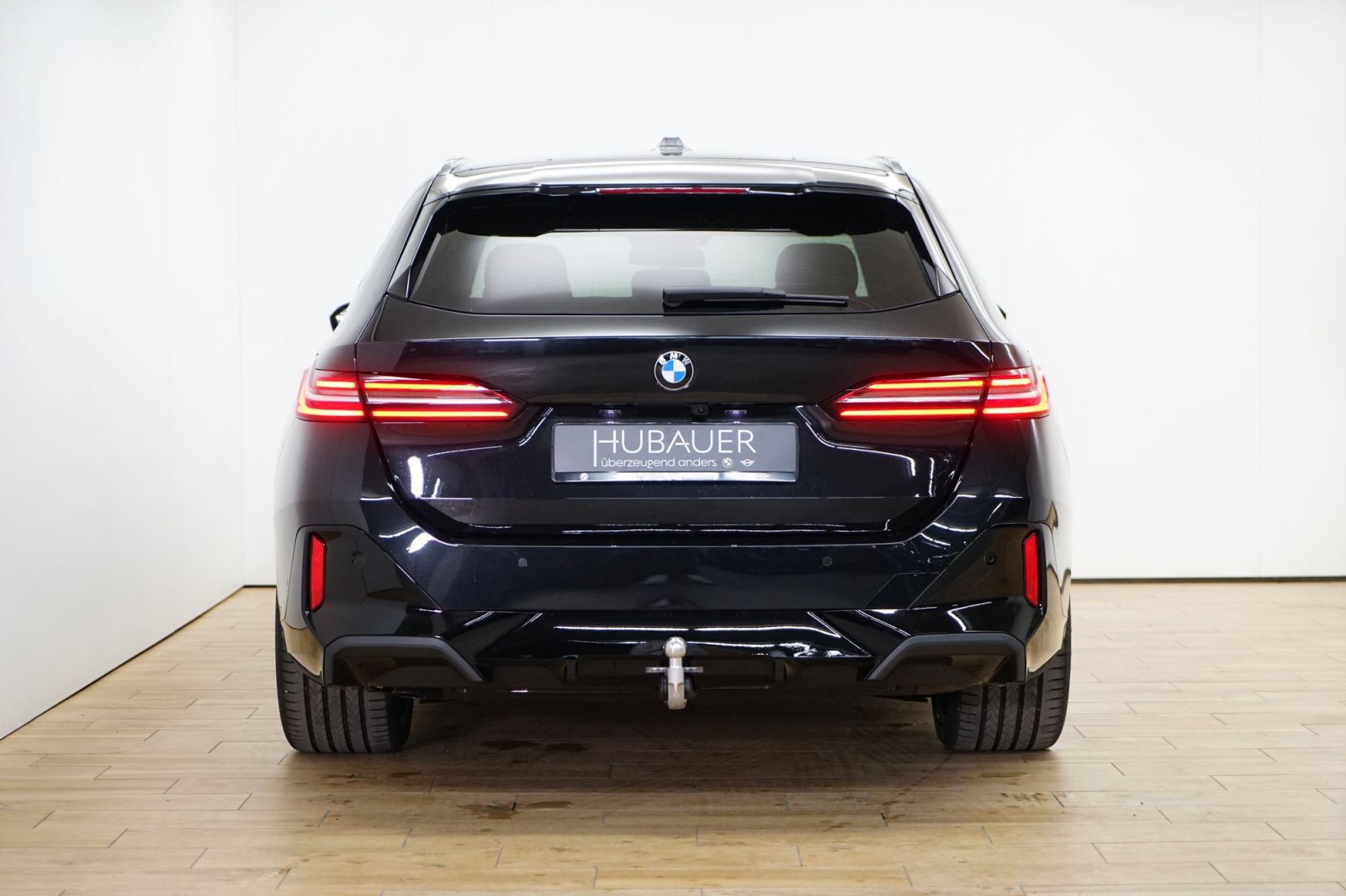 Fahrzeugabbildung BMW 520d xDrive Touring [M Sport, HUD, AHK, ACC, GSD]