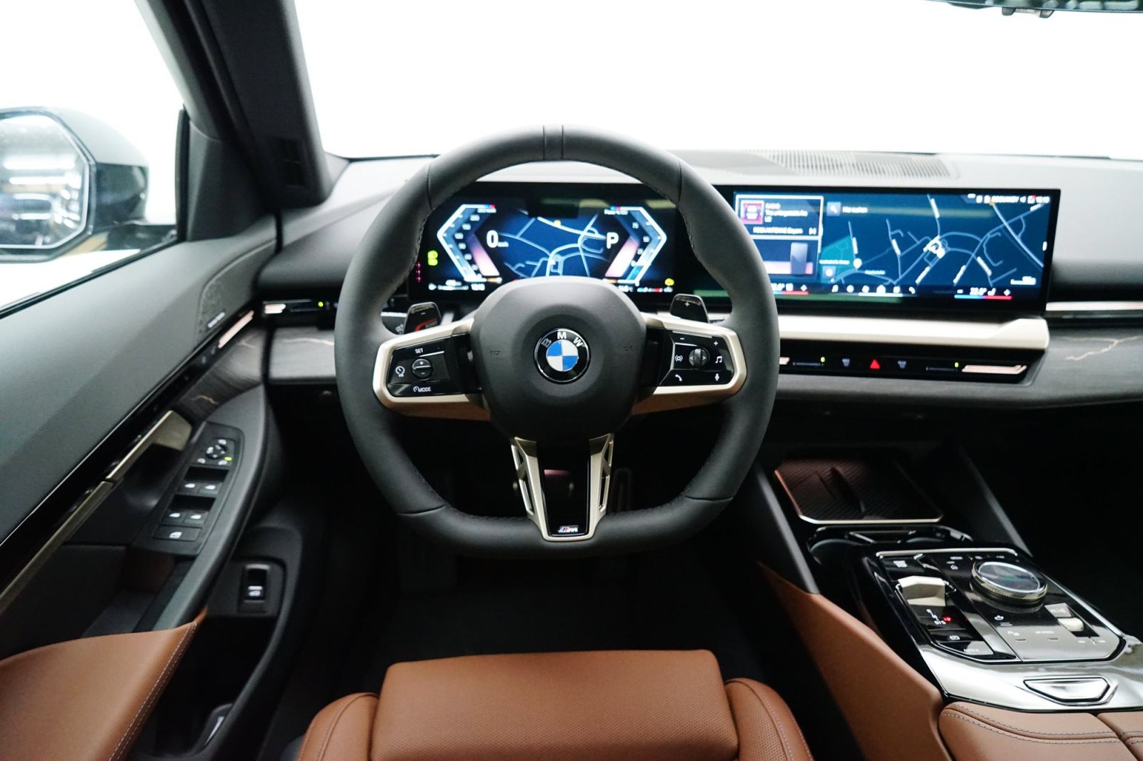 Fahrzeugabbildung BMW 520d xDrive Touring [M Sport, HUD, AHK, ACC, GSD]