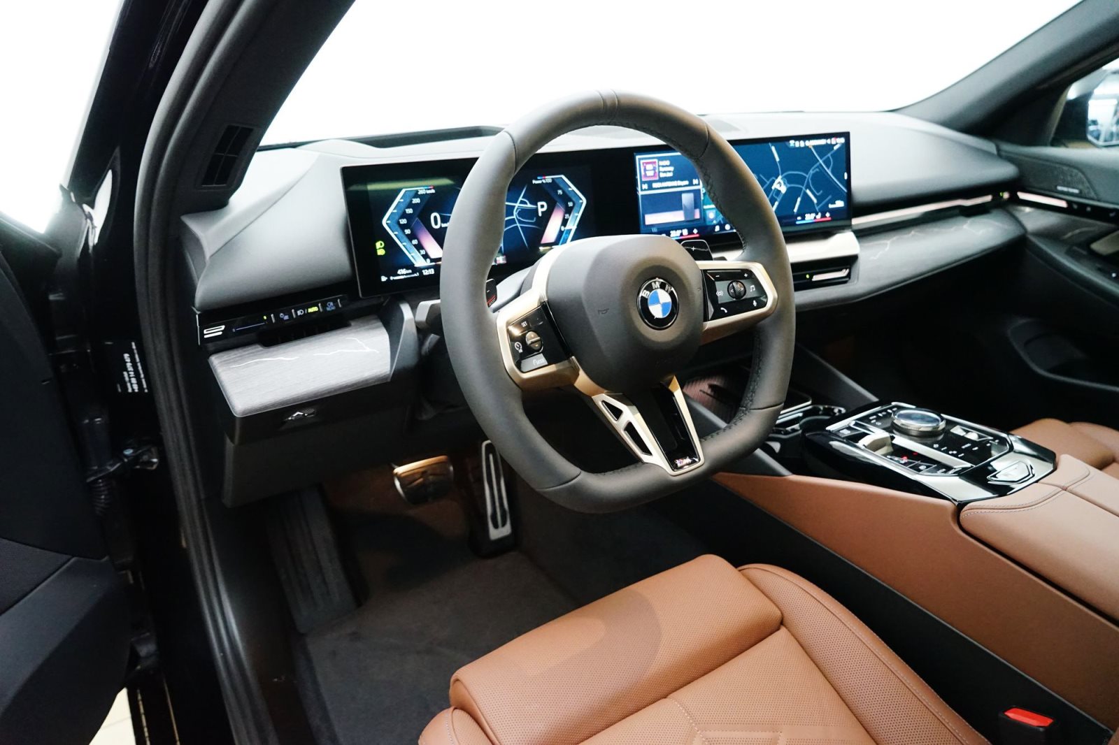 Fahrzeugabbildung BMW 520d xDrive Touring [M Sport, HUD, AHK, ACC, GSD]