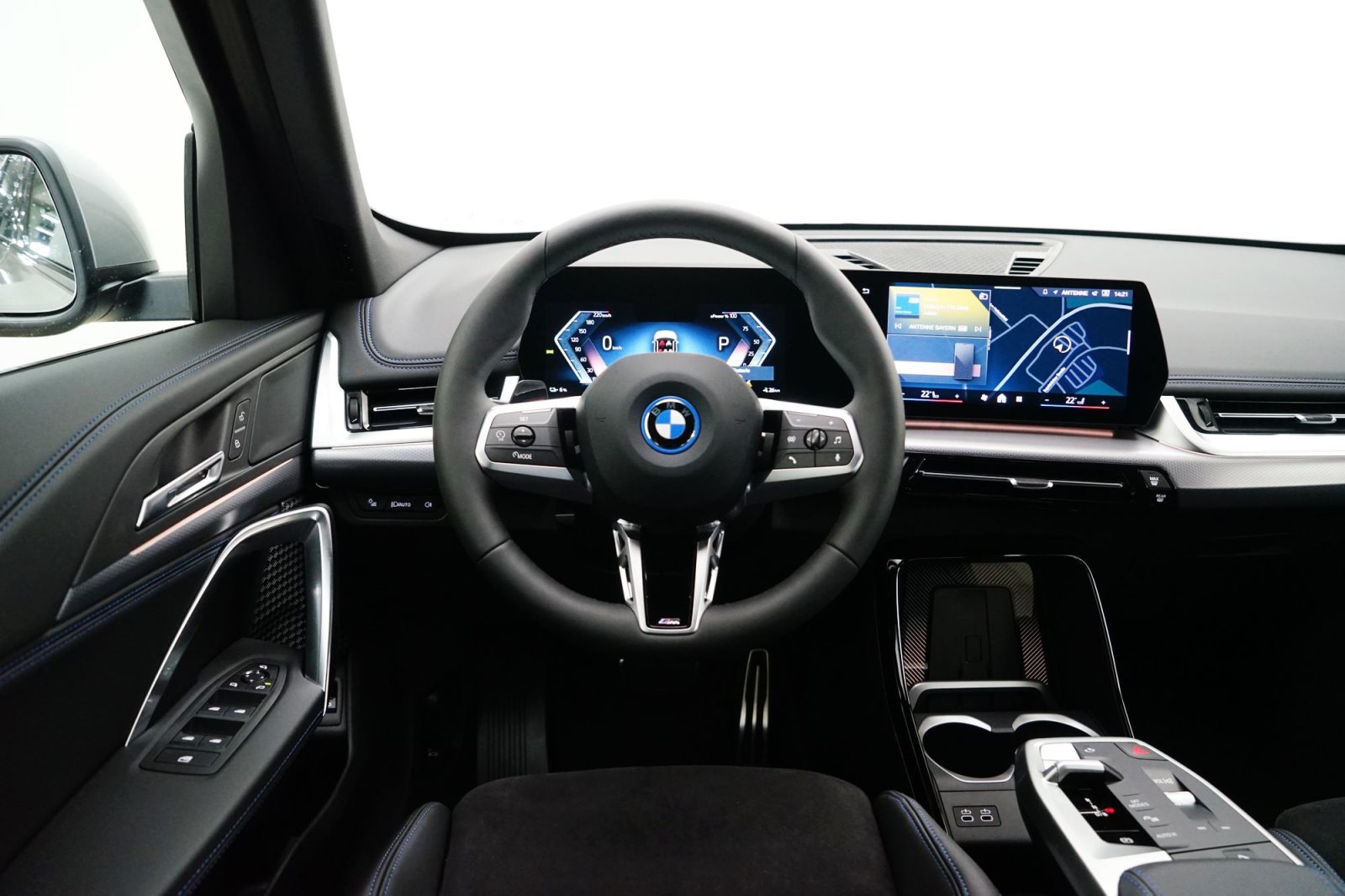 Fahrzeugabbildung BMW iX1 eDrive20 [M Sport, Navi, AHK, RFK, 18 LMR]