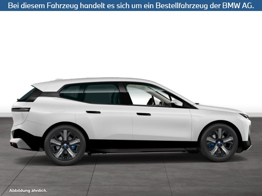 Fahrzeugabbildung BMW iX xDrive40