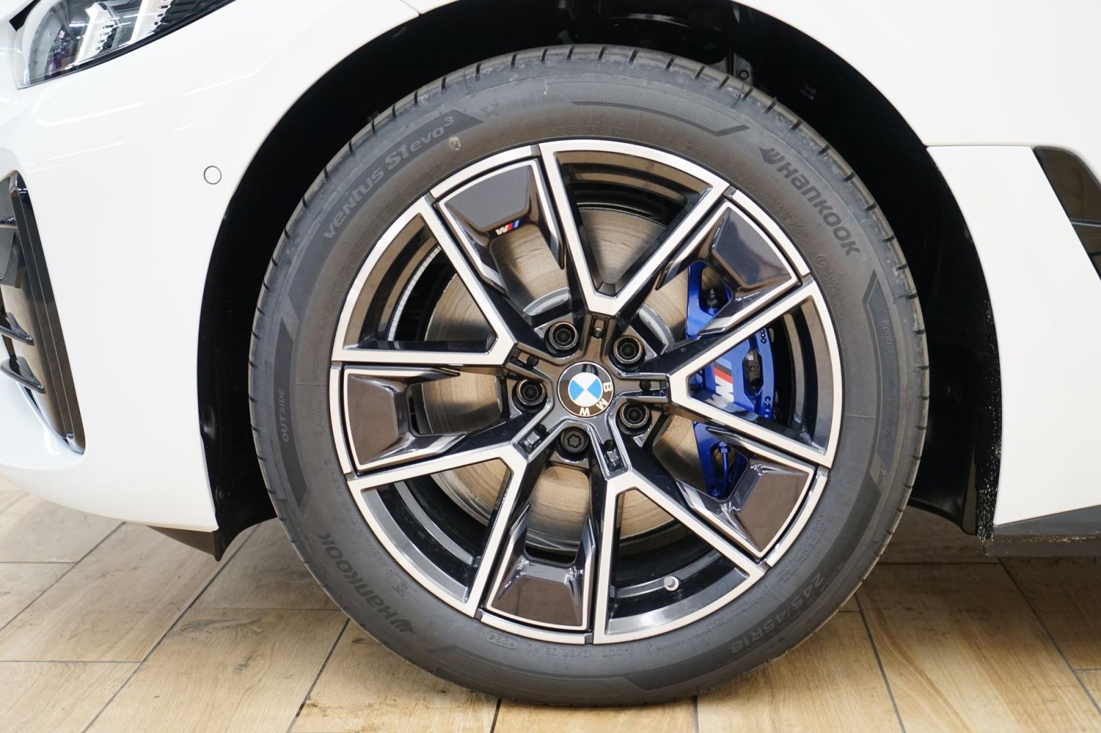 Fahrzeugabbildung BMW i4 eDrive35 [M Sport, ACC, 18 LMR, RFK, SHZ]