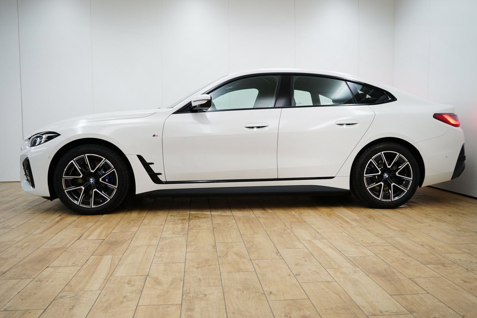 Fahrzeugabbildung BMW i4 eDrive35 [M Sport, ACC, 18 LMR, RFK, SHZ]