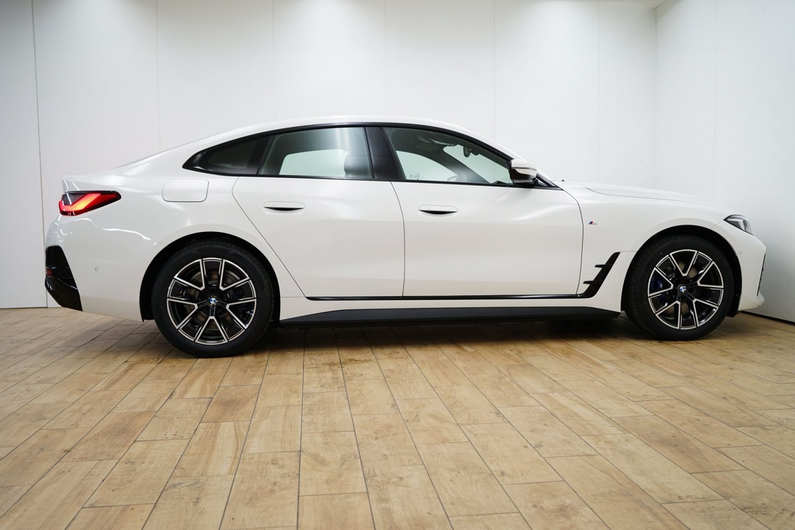 Fahrzeugabbildung BMW i4 eDrive35 [M Sport, ACC, 18 LMR, RFK, SHZ]