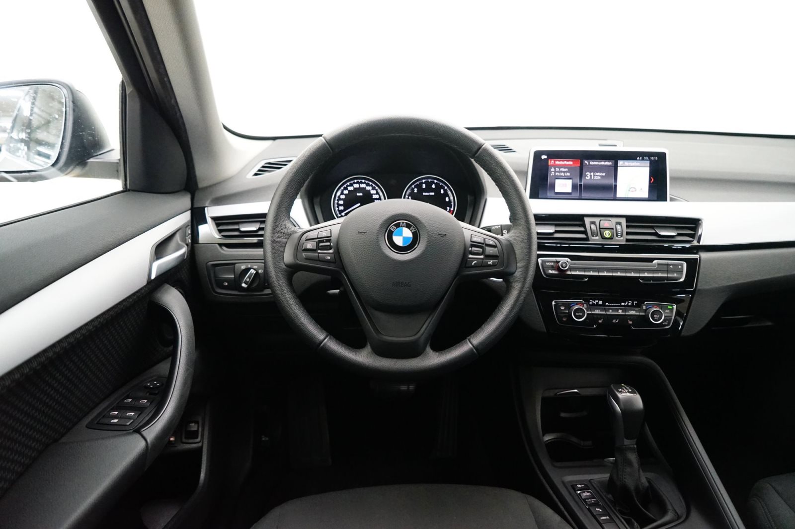 Fahrzeugabbildung BMW X1 xDrive25e [Navi, PDC, SHZ, 17 LMR, Temp.]