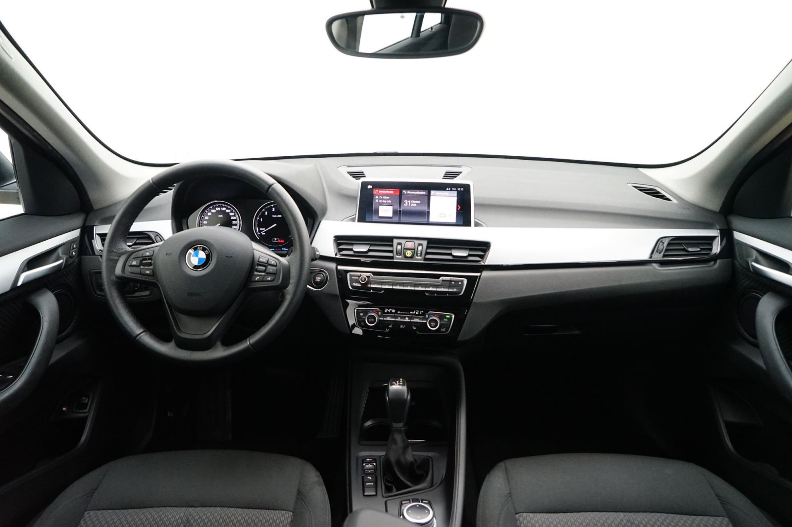 Fahrzeugabbildung BMW X1 xDrive25e [Navi, PDC, SHZ, 17 LMR, Temp.]