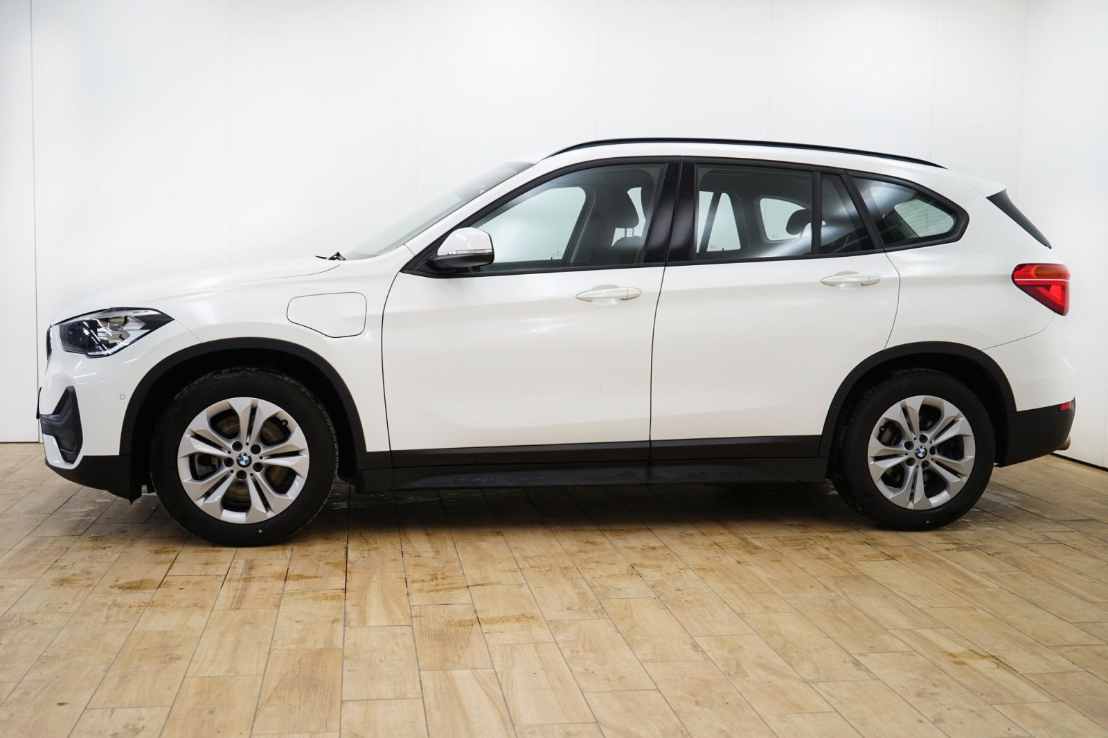 Fahrzeugabbildung BMW X1 xDrive25e [Navi, PDC, SHZ, 17 LMR, Temp.]