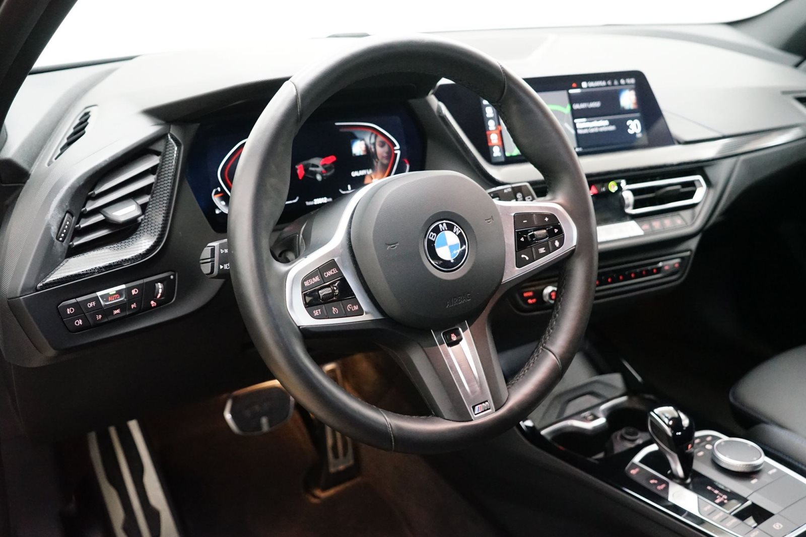 Fahrzeugabbildung BMW 120i 5-Türer [M Sport, LC Prof., LED, 18 LMR]