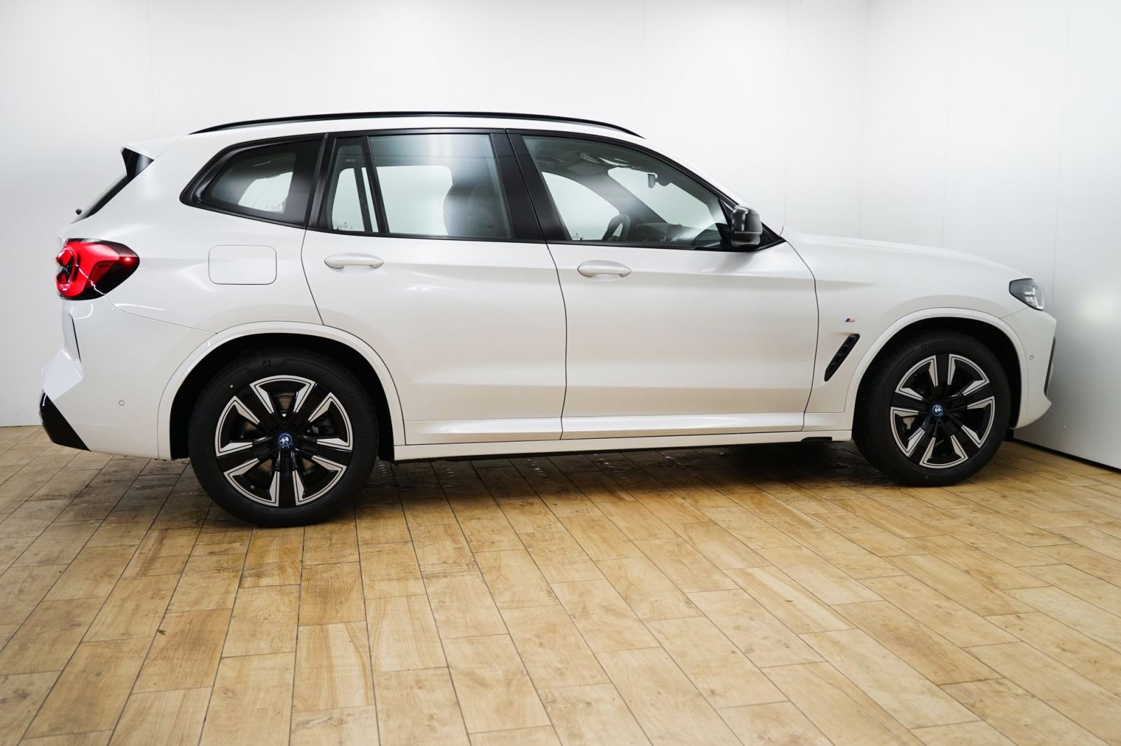 Fahrzeugabbildung BMW iX3 [Inspiring, AHK, Driv Prof., RFK, SHZ, GSD]