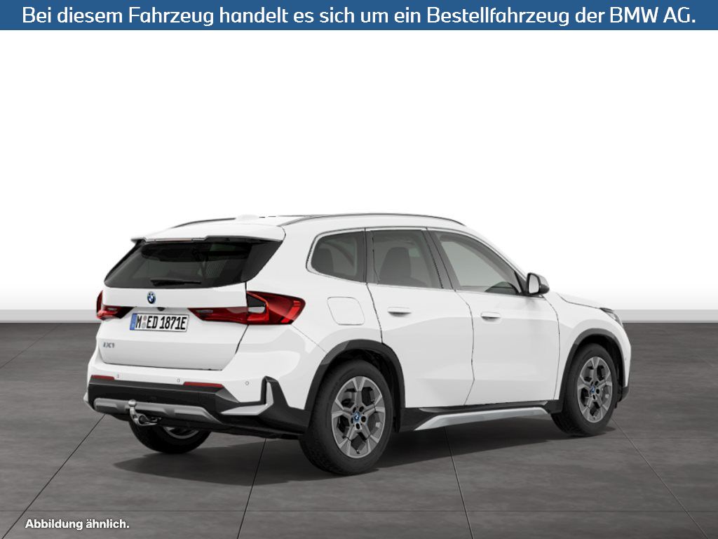 Fahrzeugabbildung BMW iX1 xDrive30