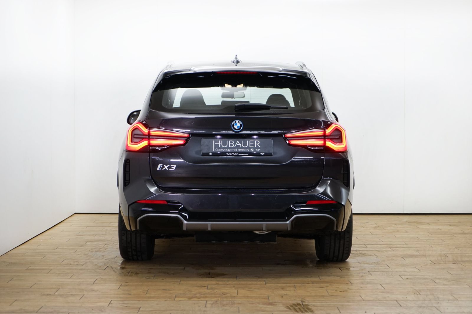 Fahrzeugabbildung BMW iX3 [Inspiring, AHK, Driv Prof., RFK, GSD]