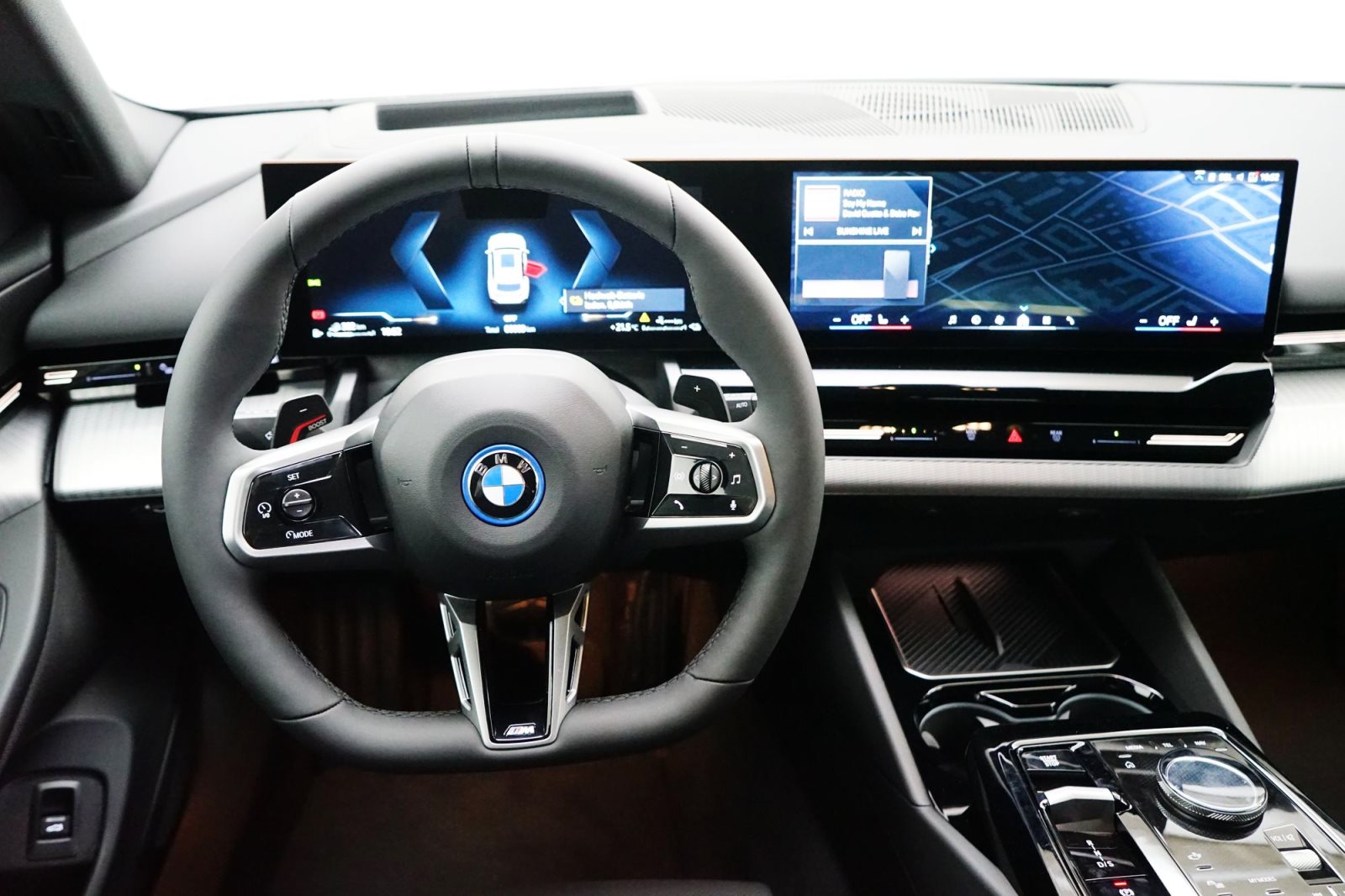 Fahrzeugabbildung BMW 530e Touring [M Sport, HUD, AHK, ACC, RFK, SHZ]