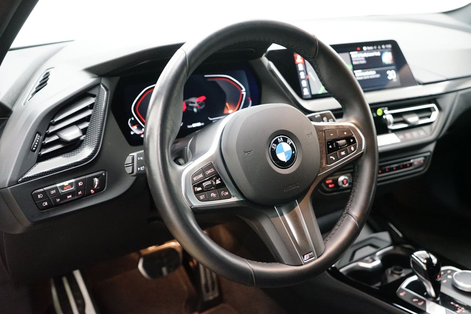 Fahrzeugabbildung BMW 118i 5-Türer [M Sport, LC Prof., ACC, 17 LMR]