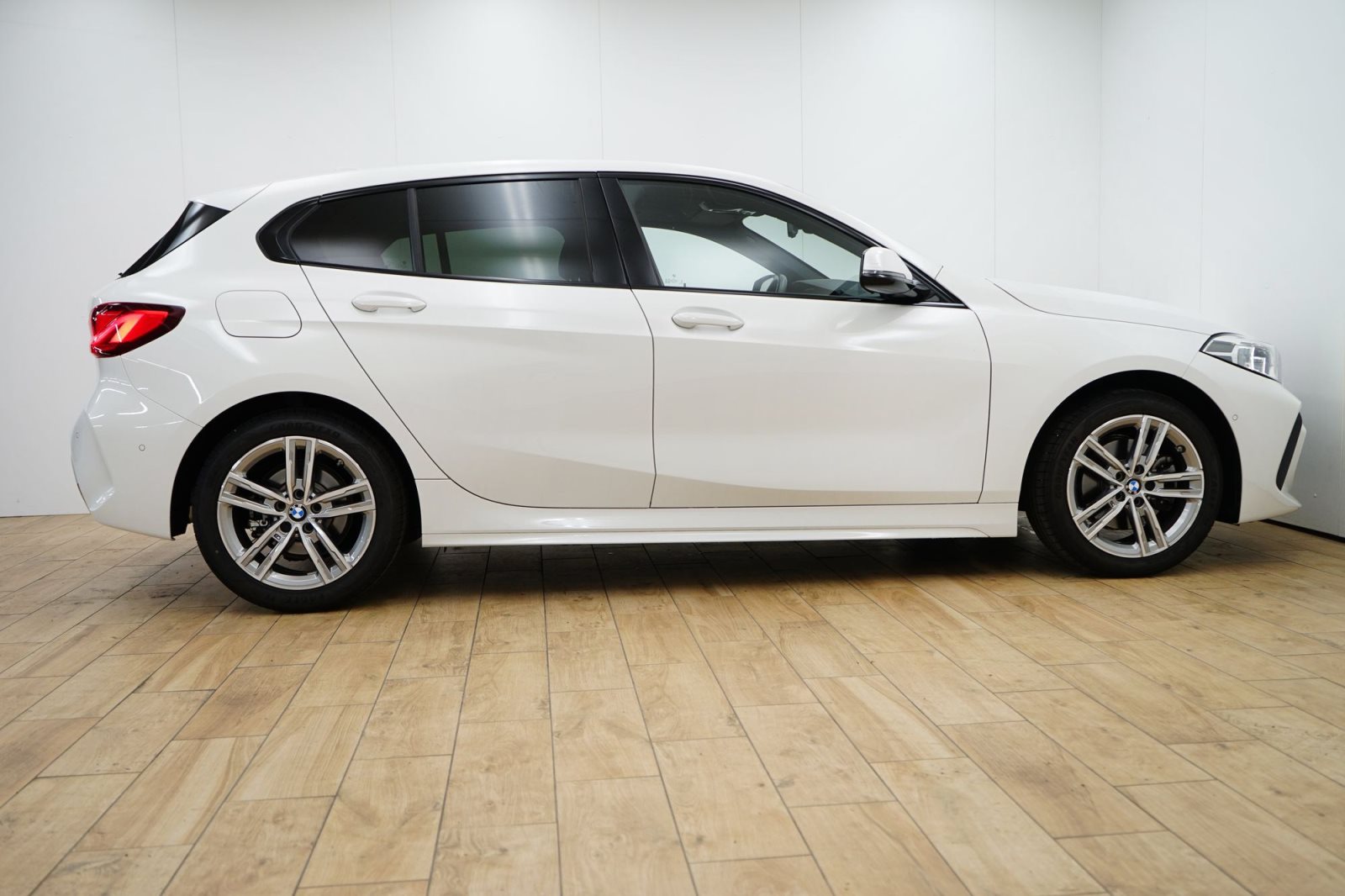 Fahrzeugabbildung BMW 118i 5-Türer [M Sport, LC Prof., ACC, 17 LMR]