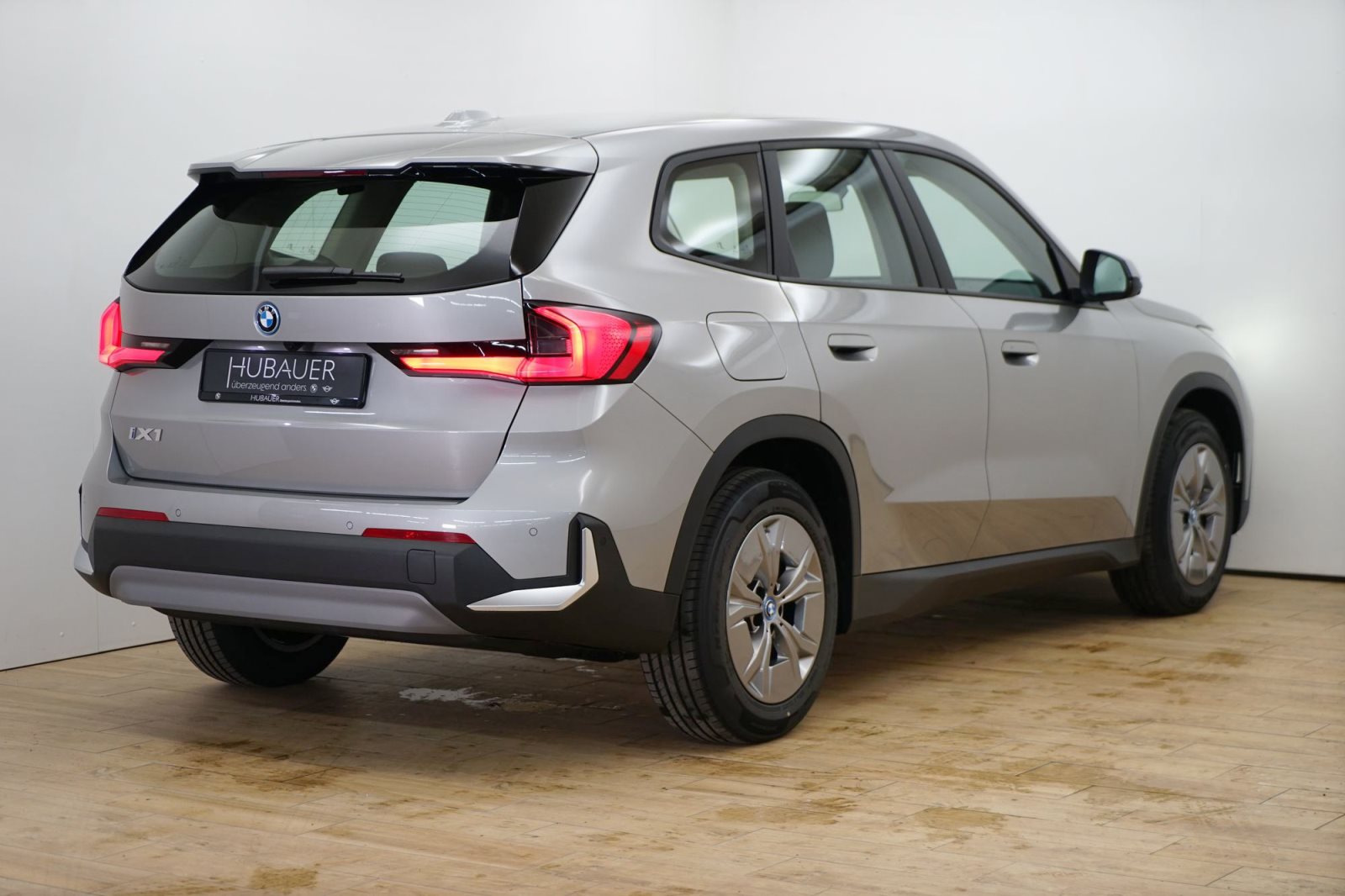 Fahrzeugabbildung BMW iX1 xDrive30 [Navi, HUD, RFK, SHZ, LED, 17 LMR]