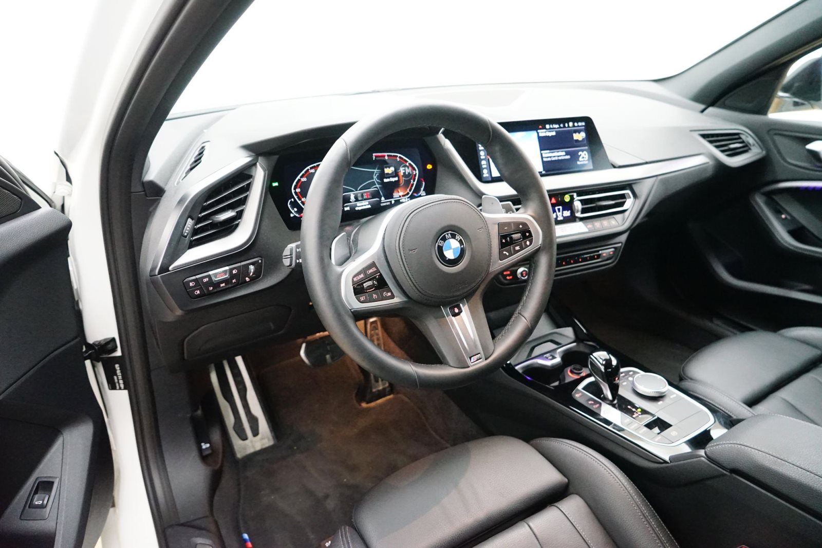 Fahrzeugabbildung BMW 120i 5-Türer [M Sport, Live Cockpit Prof., RFK]