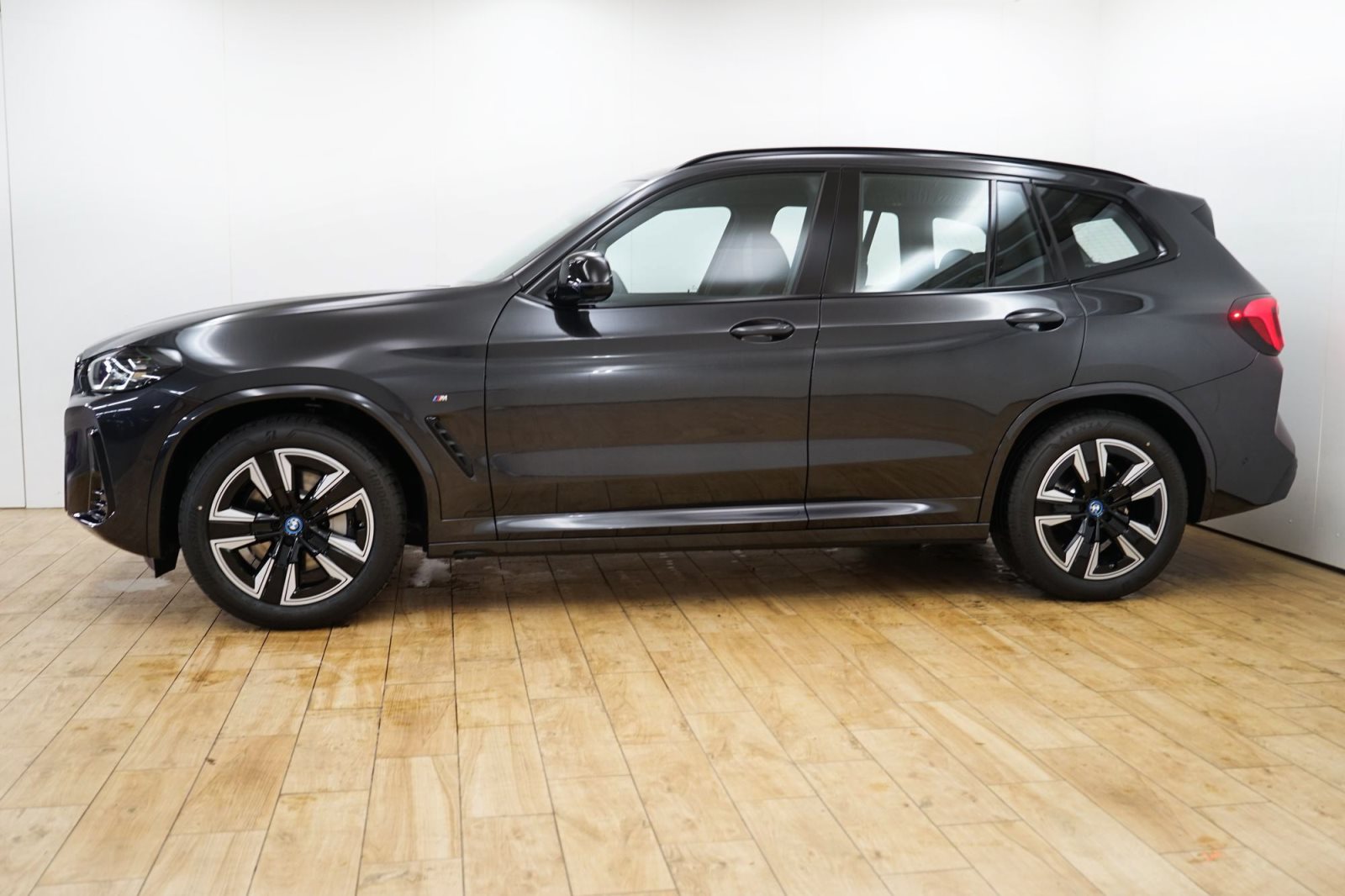 Fahrzeugabbildung BMW iX3 [Inspiring, AHK, Driv Prof., RFK, GSD]