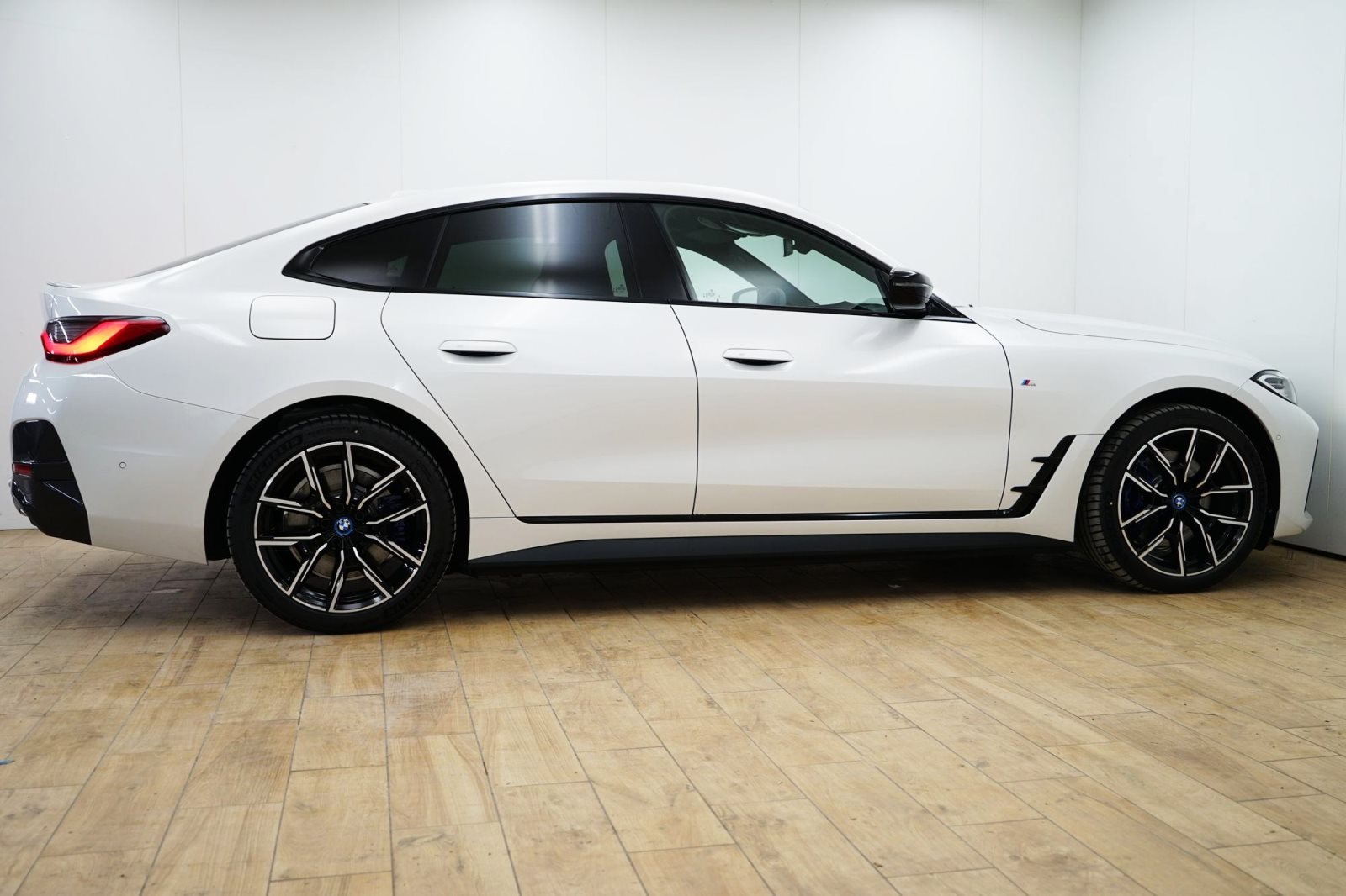 Fahrzeugabbildung BMW i4 eDrive40 Gran Coupé [M Sport, LC Prof., AHK]