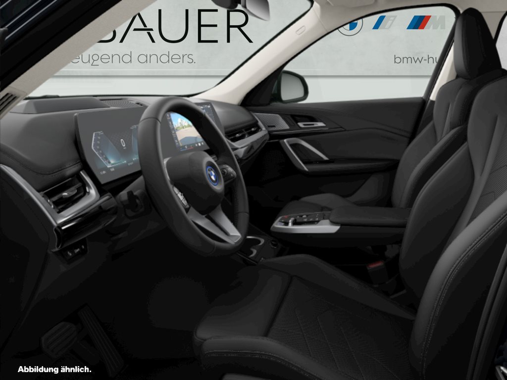 Fahrzeugabbildung BMW iX1 xDrive30 [xLine, Navi, HUD, AHK, GSD, RFK, ACC]