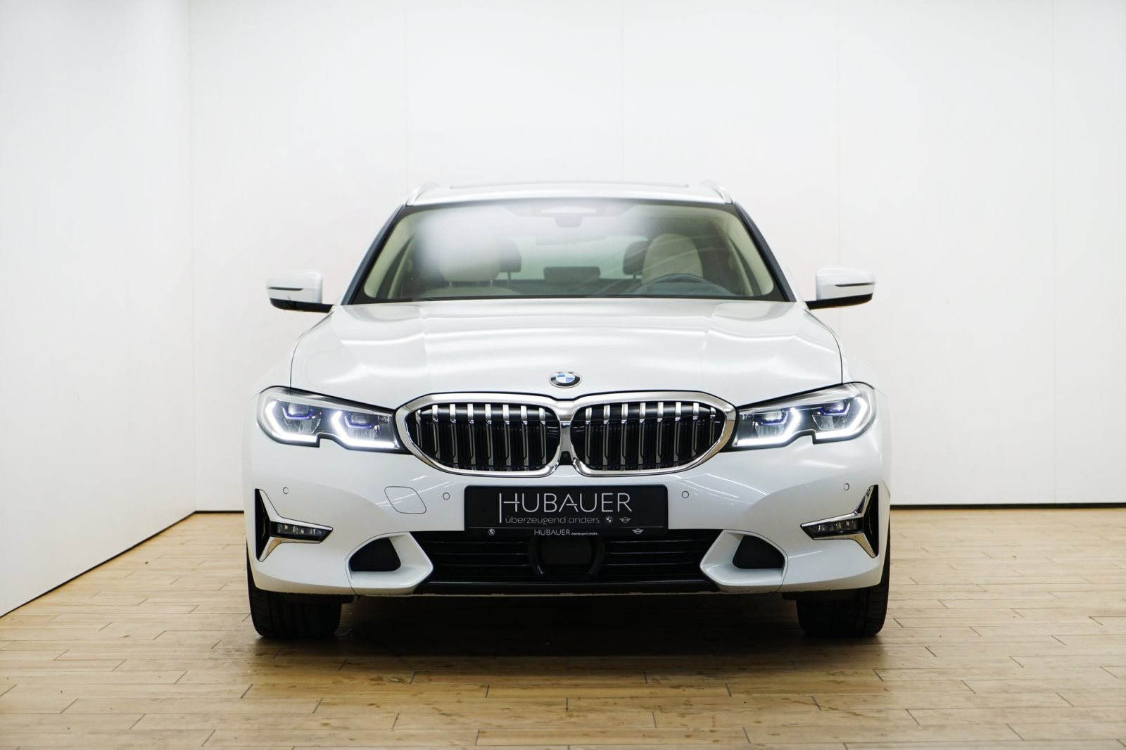 Fahrzeugabbildung BMW 330e xDrive Touring [Luxury Line, LC Prof., HUD]