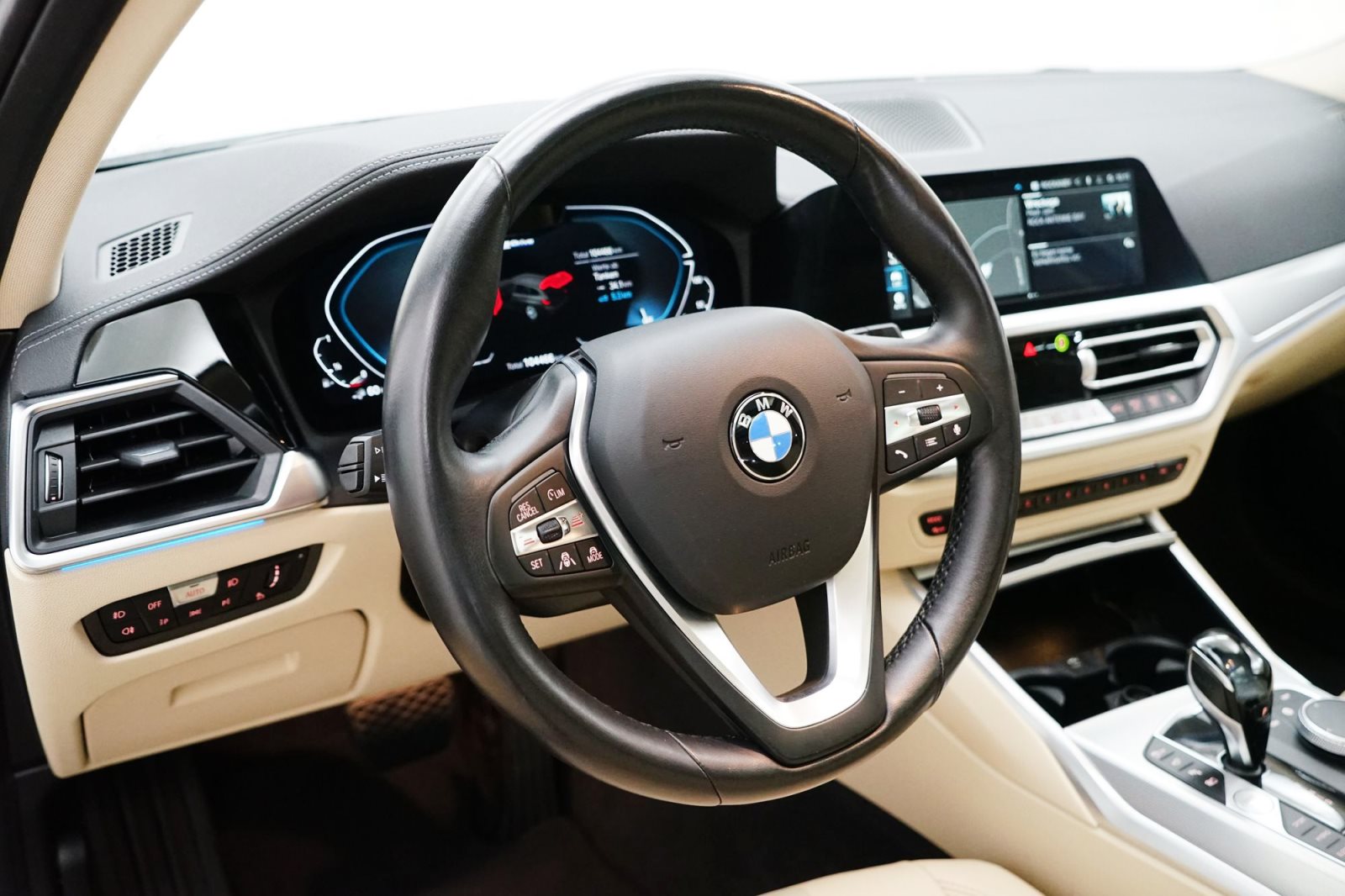 Fahrzeugabbildung BMW 330e xDrive Touring [Luxury Line, LC Prof., HUD]