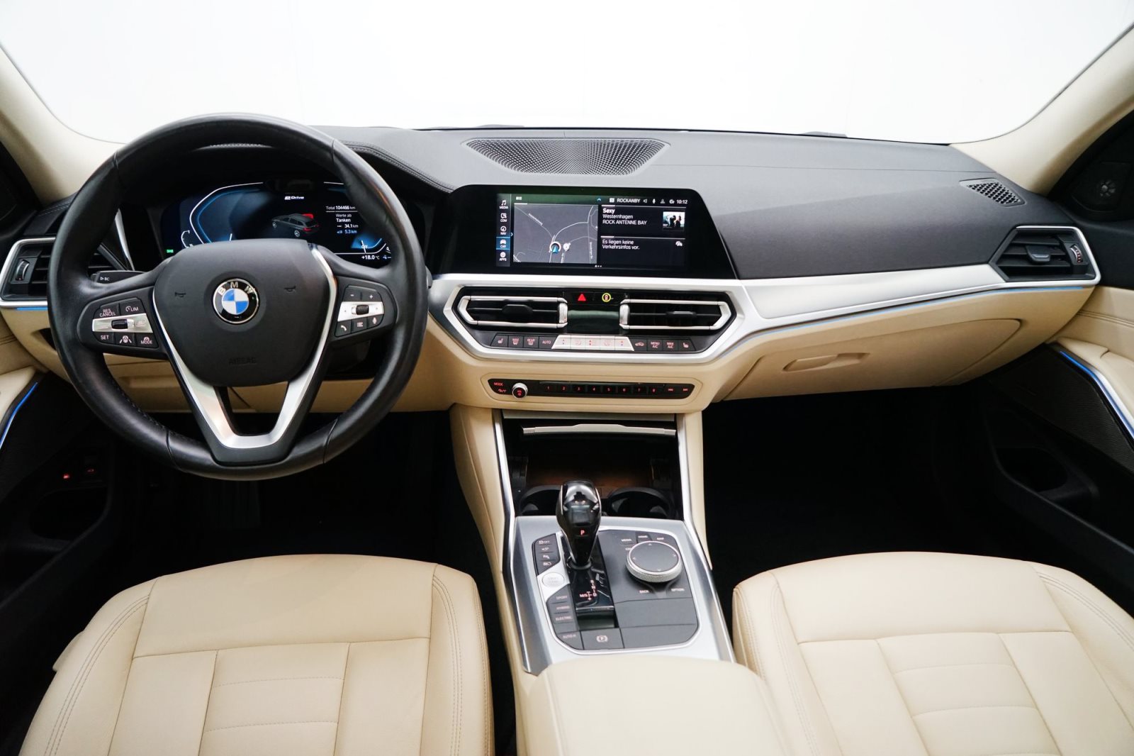 Fahrzeugabbildung BMW 330e xDrive Touring [Luxury Line, LC Prof., HUD]