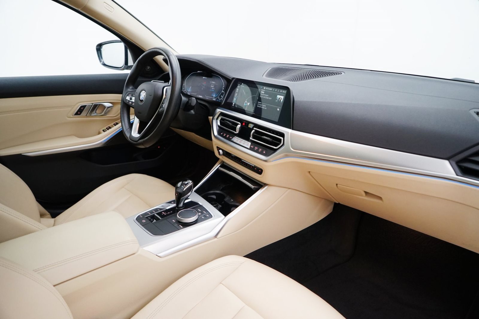 Fahrzeugabbildung BMW 330e xDrive Touring [Luxury Line, LC Prof., HUD]