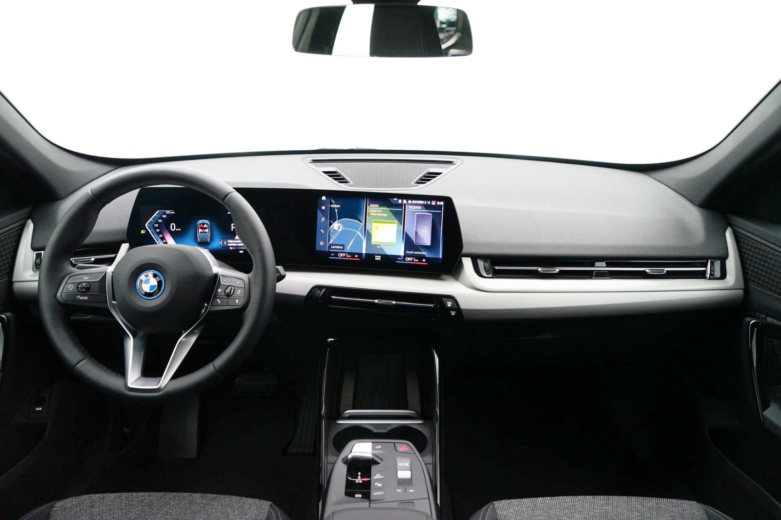 Fahrzeugabbildung BMW iX1 xDrive30 [Navi, RFK, SHZ, LED, 17 LMR]