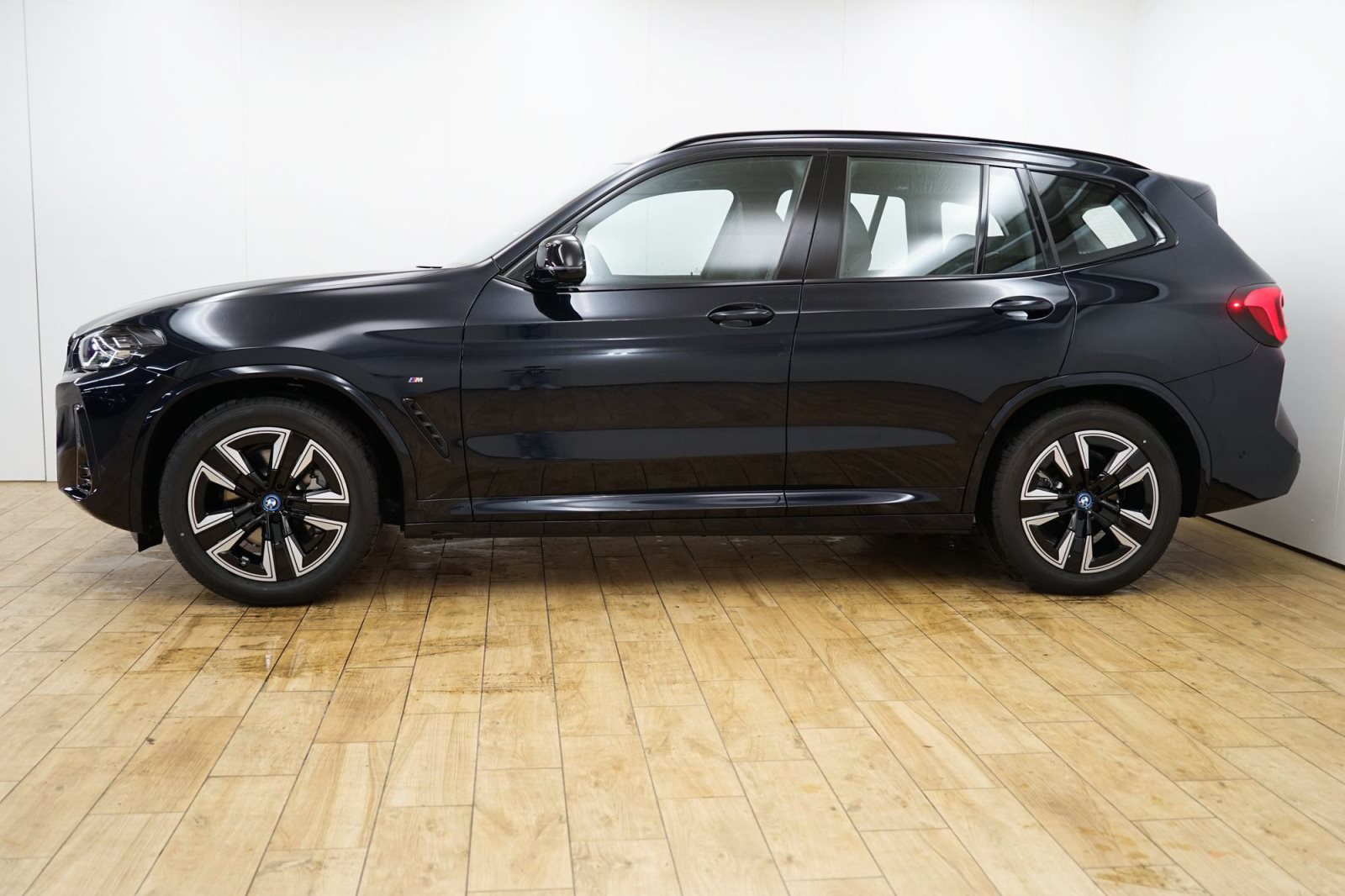 Fahrzeugabbildung BMW iX3 [Inspiring, AHK, Driv Prof., RFK, SHZ, GSD]